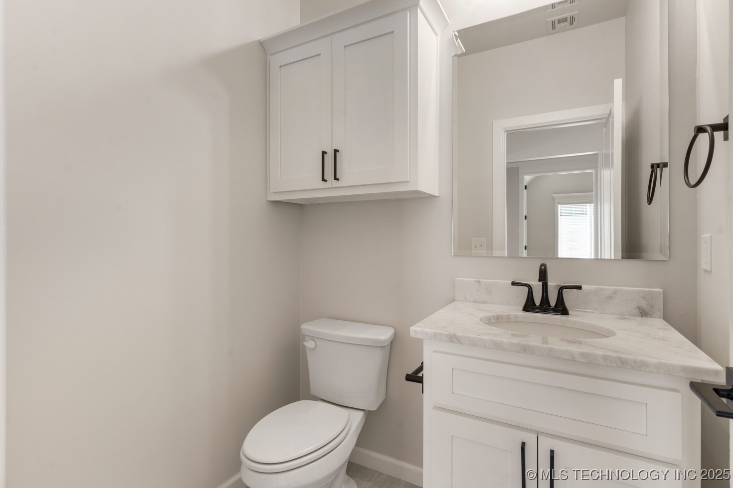 12802 S Irvington Avenue Property Photo 9