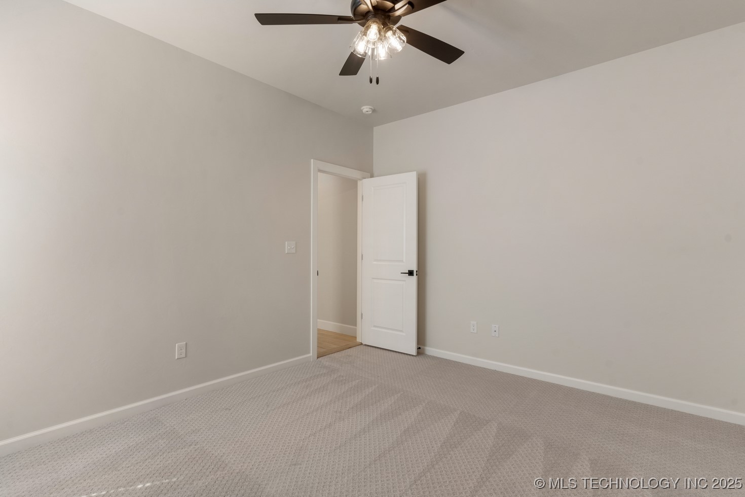 12802 S Irvington Avenue Property Photo 16