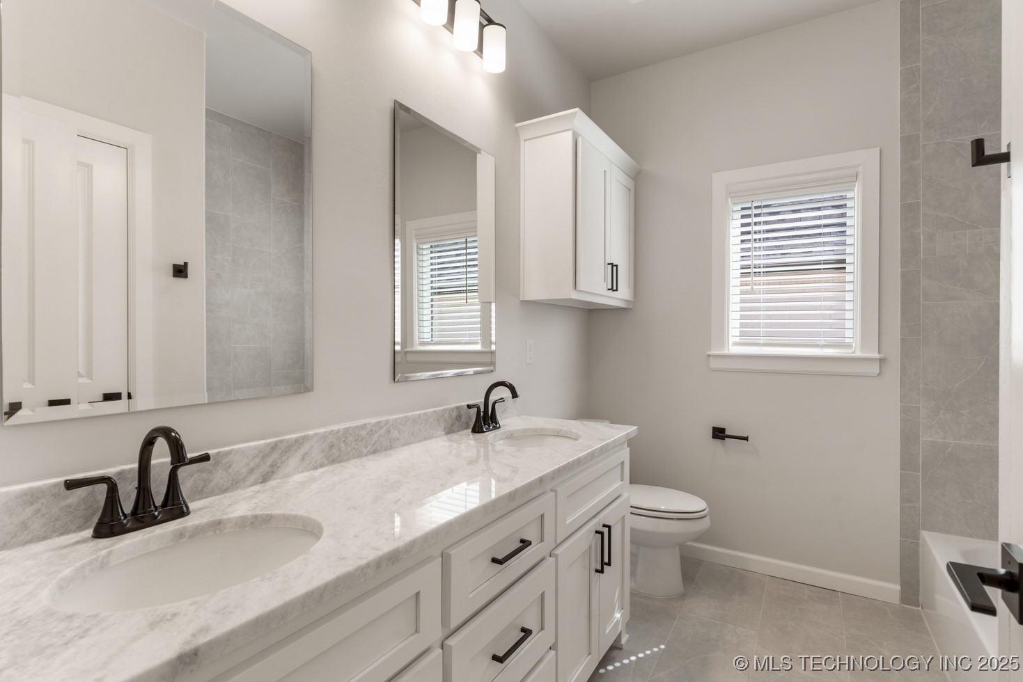 12802 S Irvington Avenue Property Photo 17