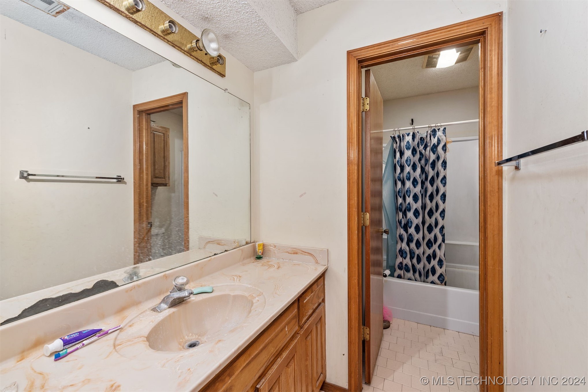 14644 S Lewis Avenue Property Photo 39