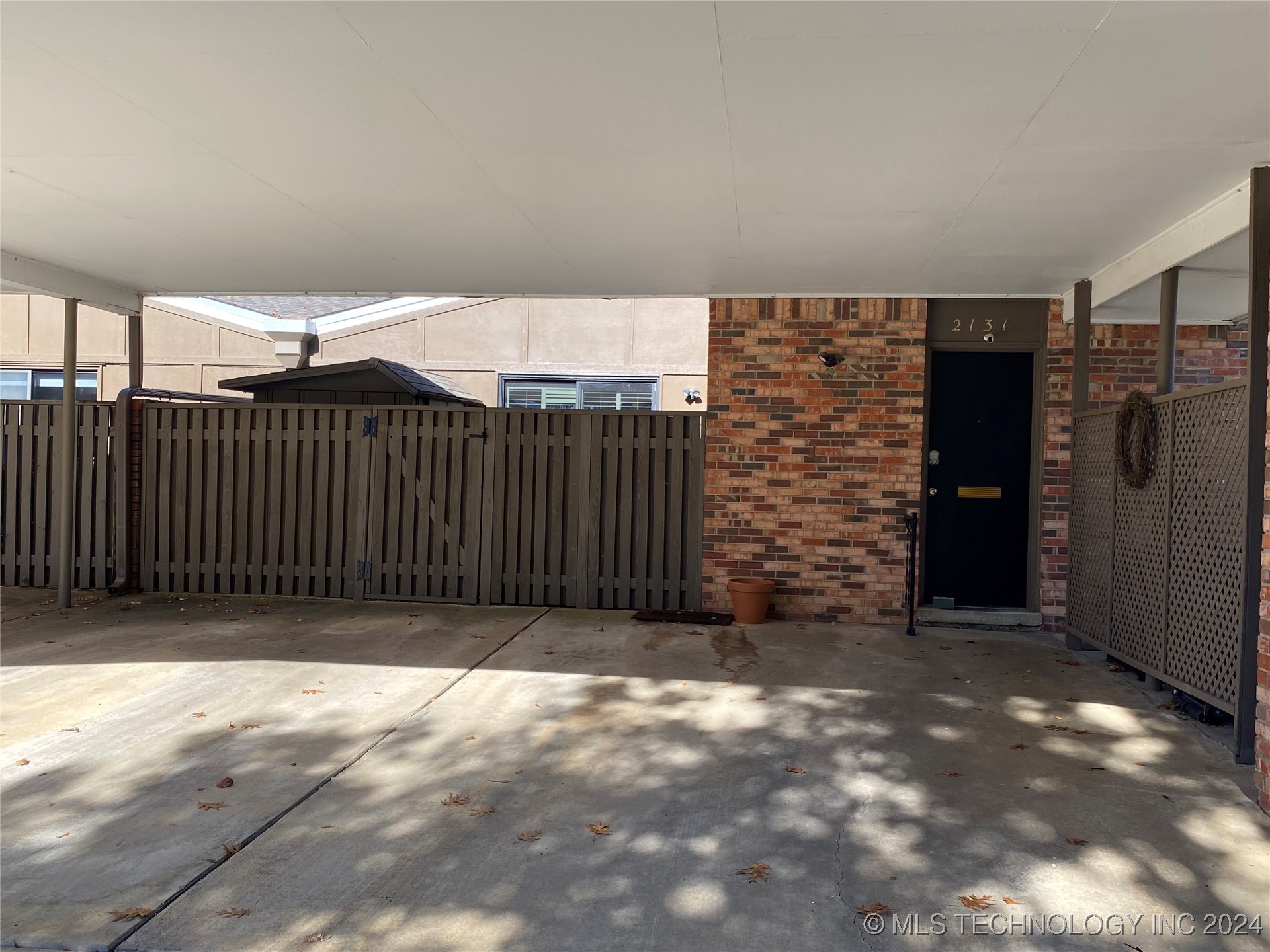 2131 E 60th Street H4 Property Photo 4