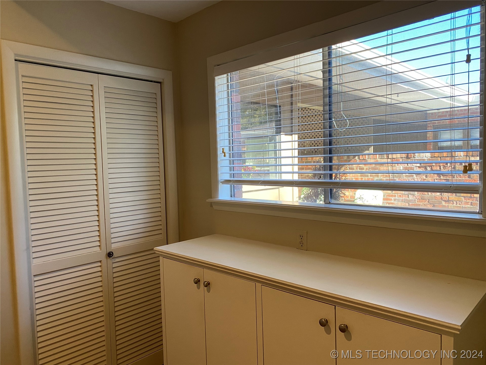 2131 E 60th Street H4 Property Photo 6