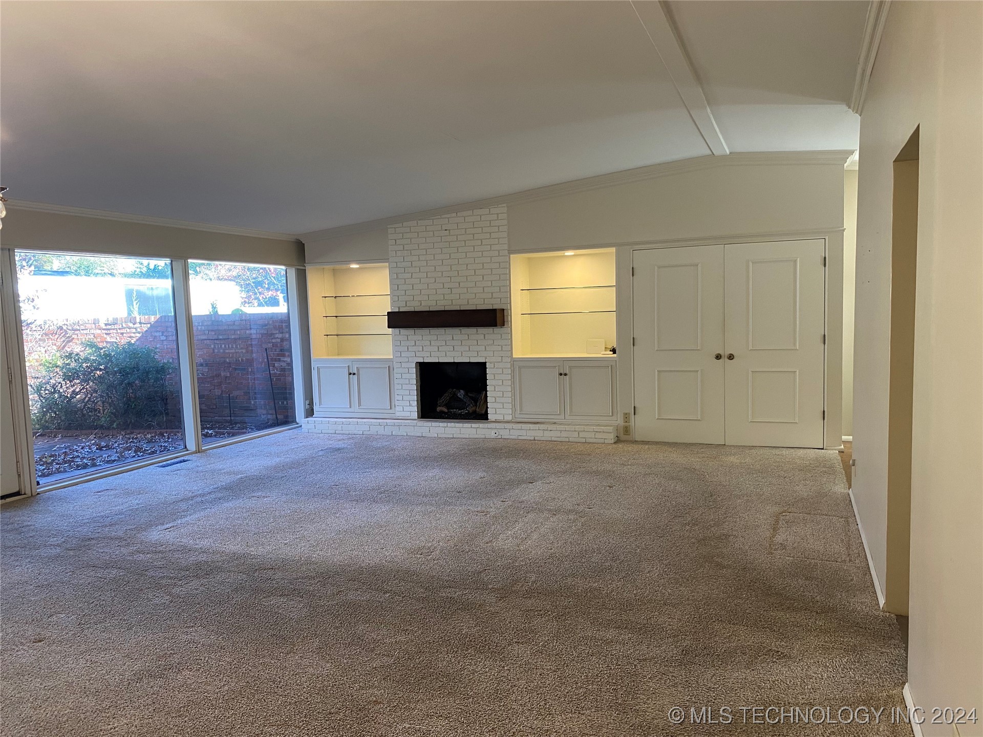 2131 E 60th Street H4 Property Photo 14
