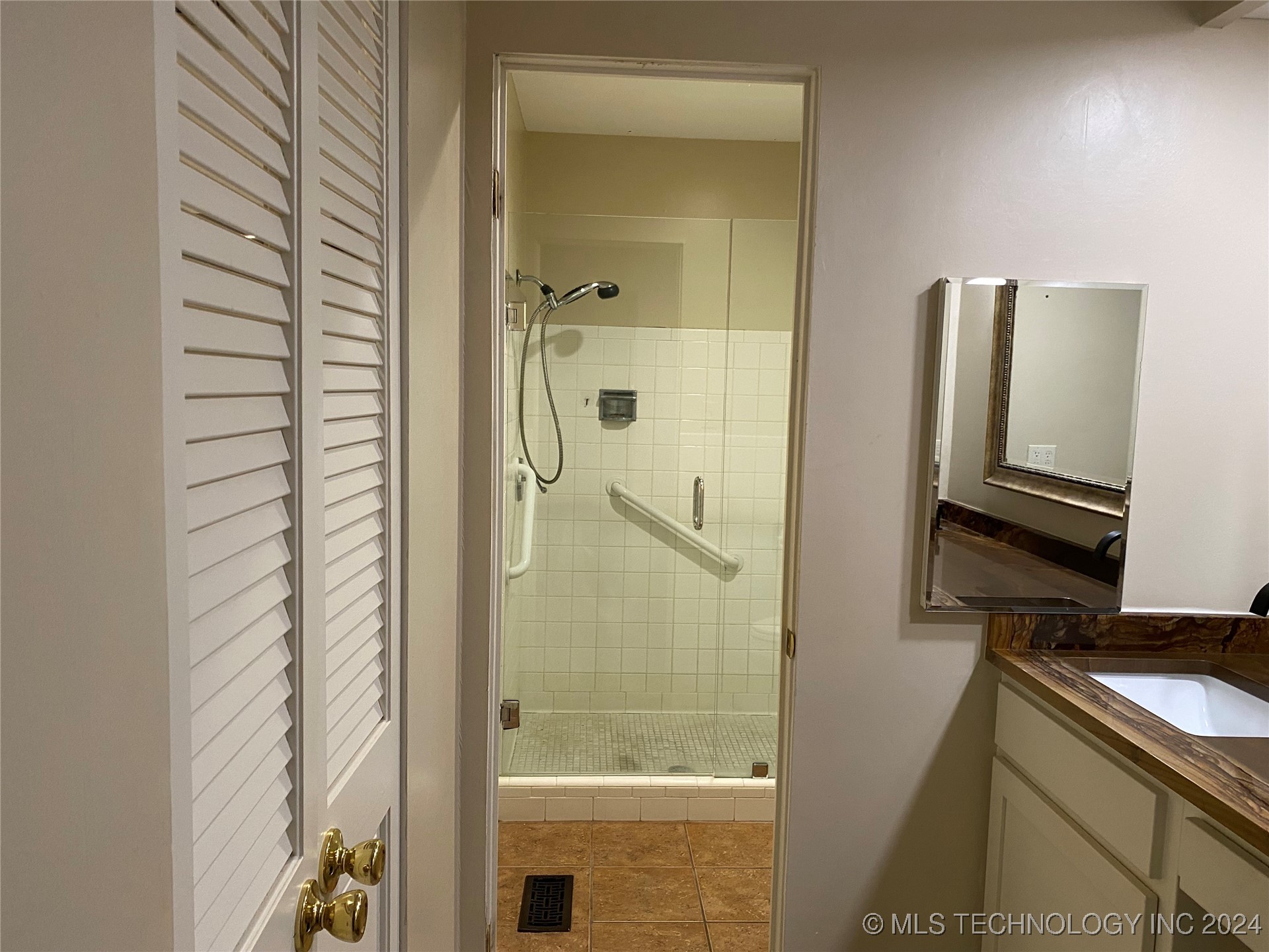 2131 E 60th Street H4 Property Photo 20