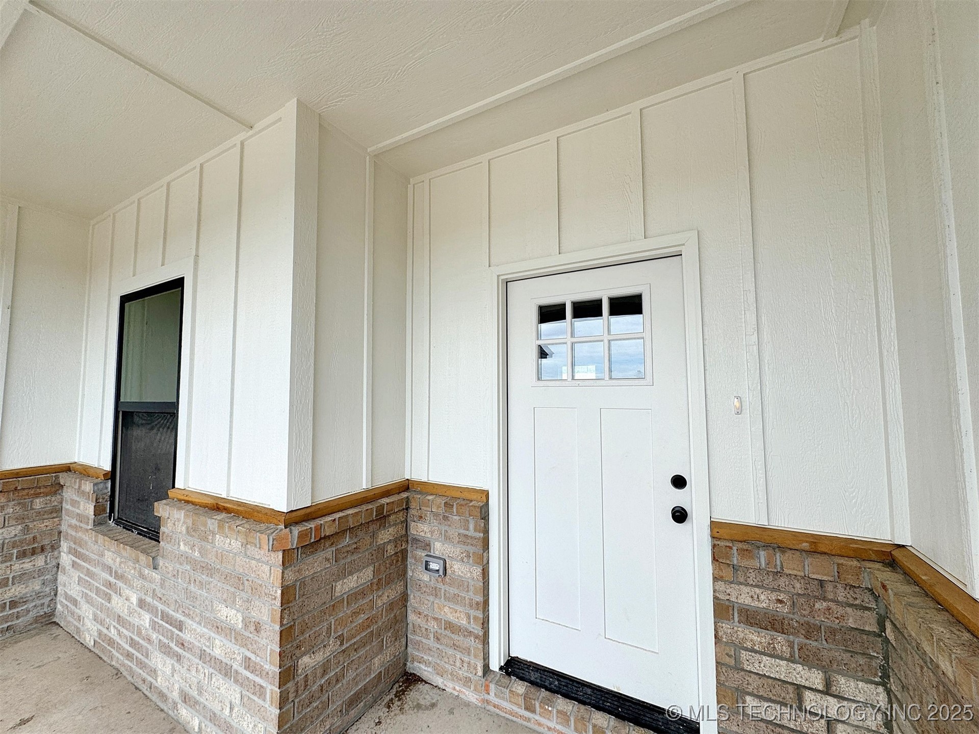 890 E Harlan Drive Property Photo 3