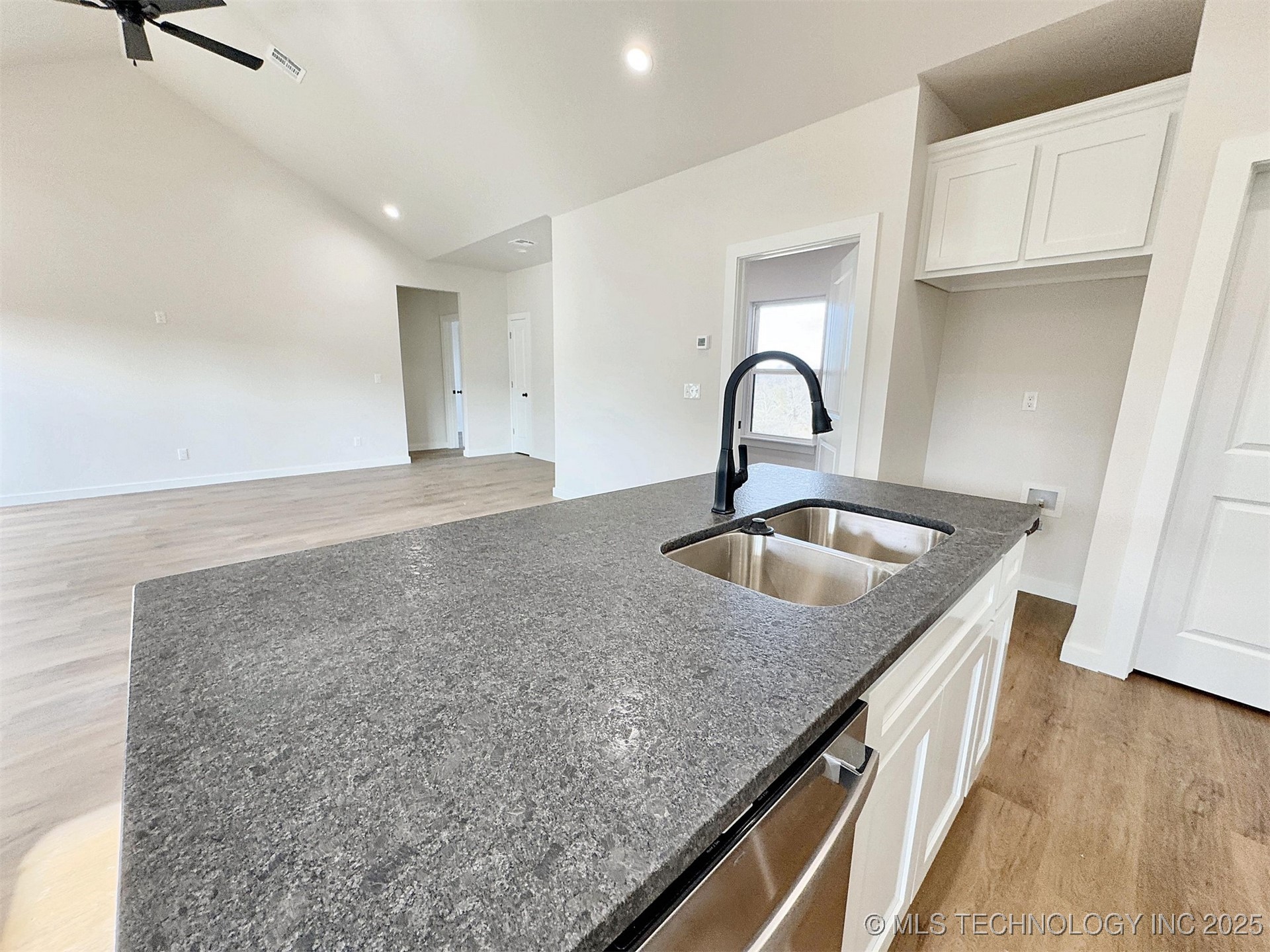 890 E Harlan Drive Property Photo 10