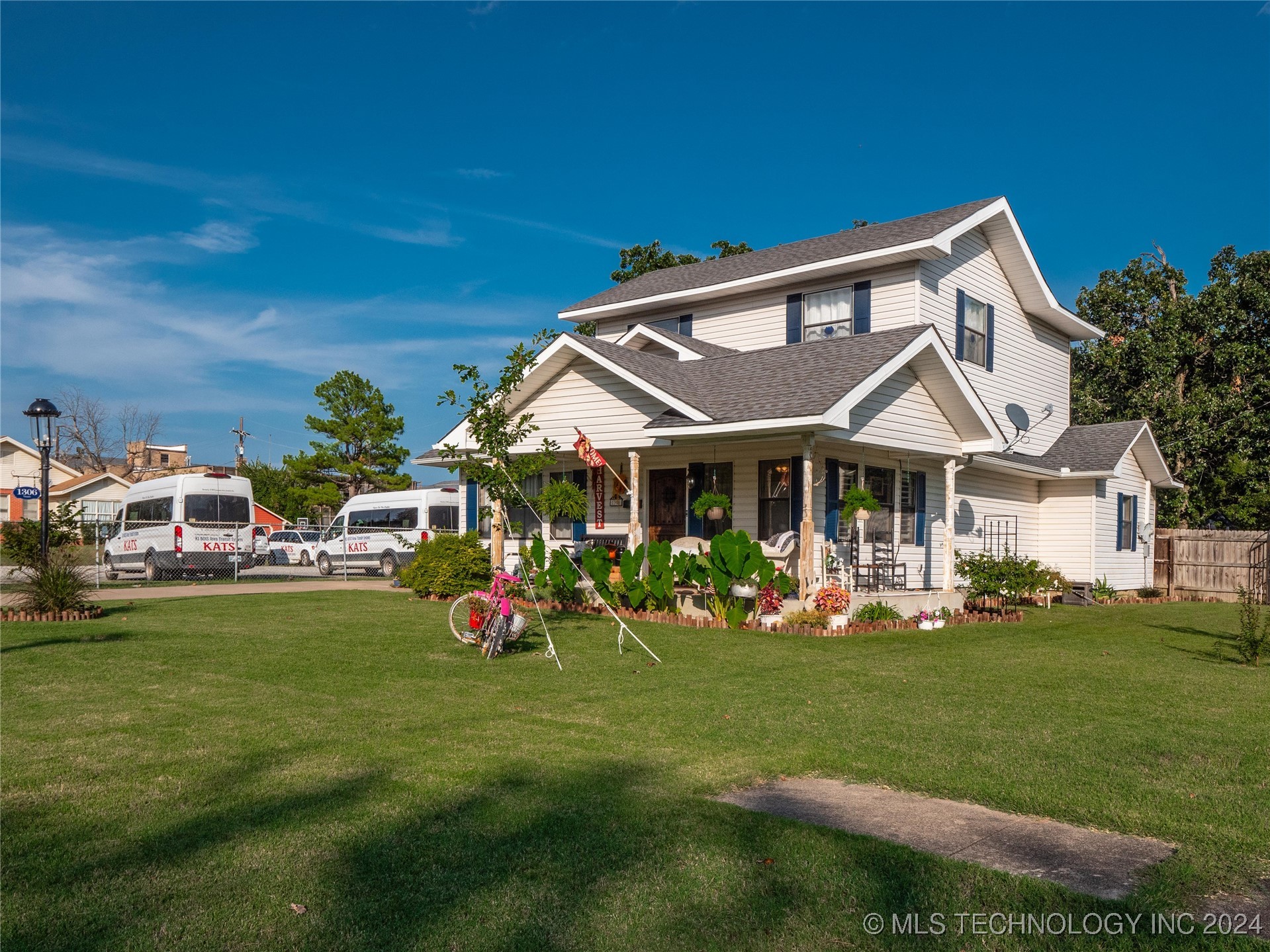 1306 S 6th Property Photo 2