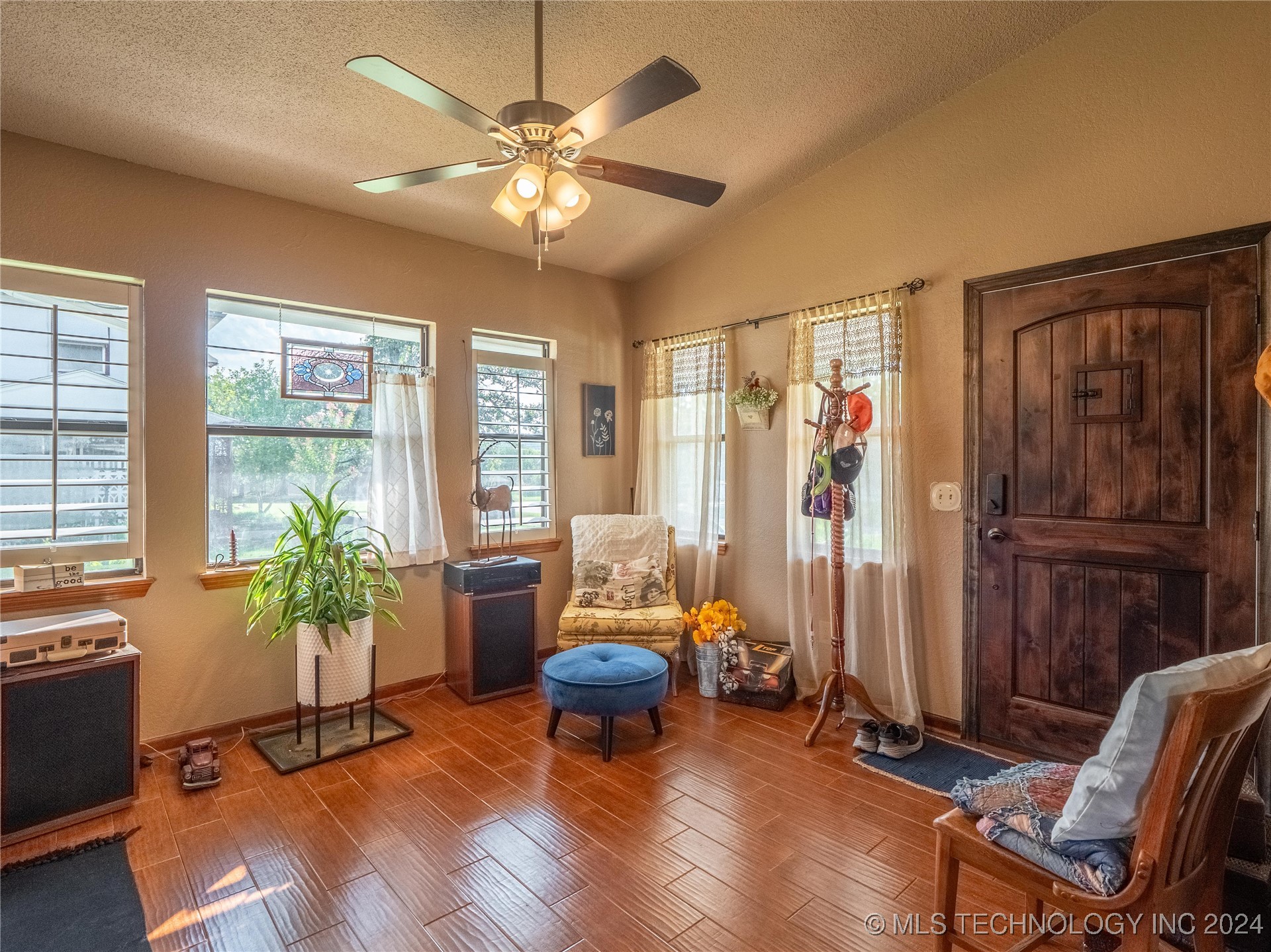 1306 S 6th Property Photo 10