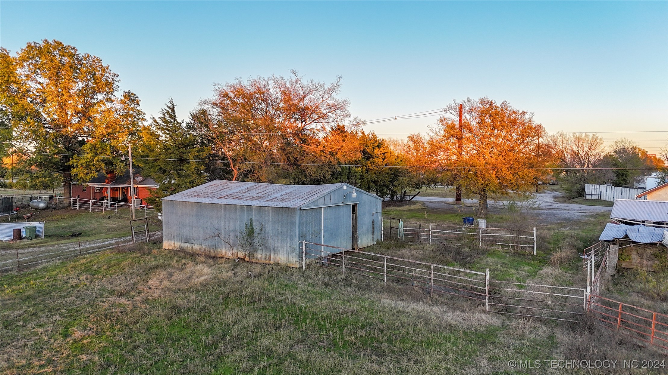 15132 N 137th Avenue Property Photo 2