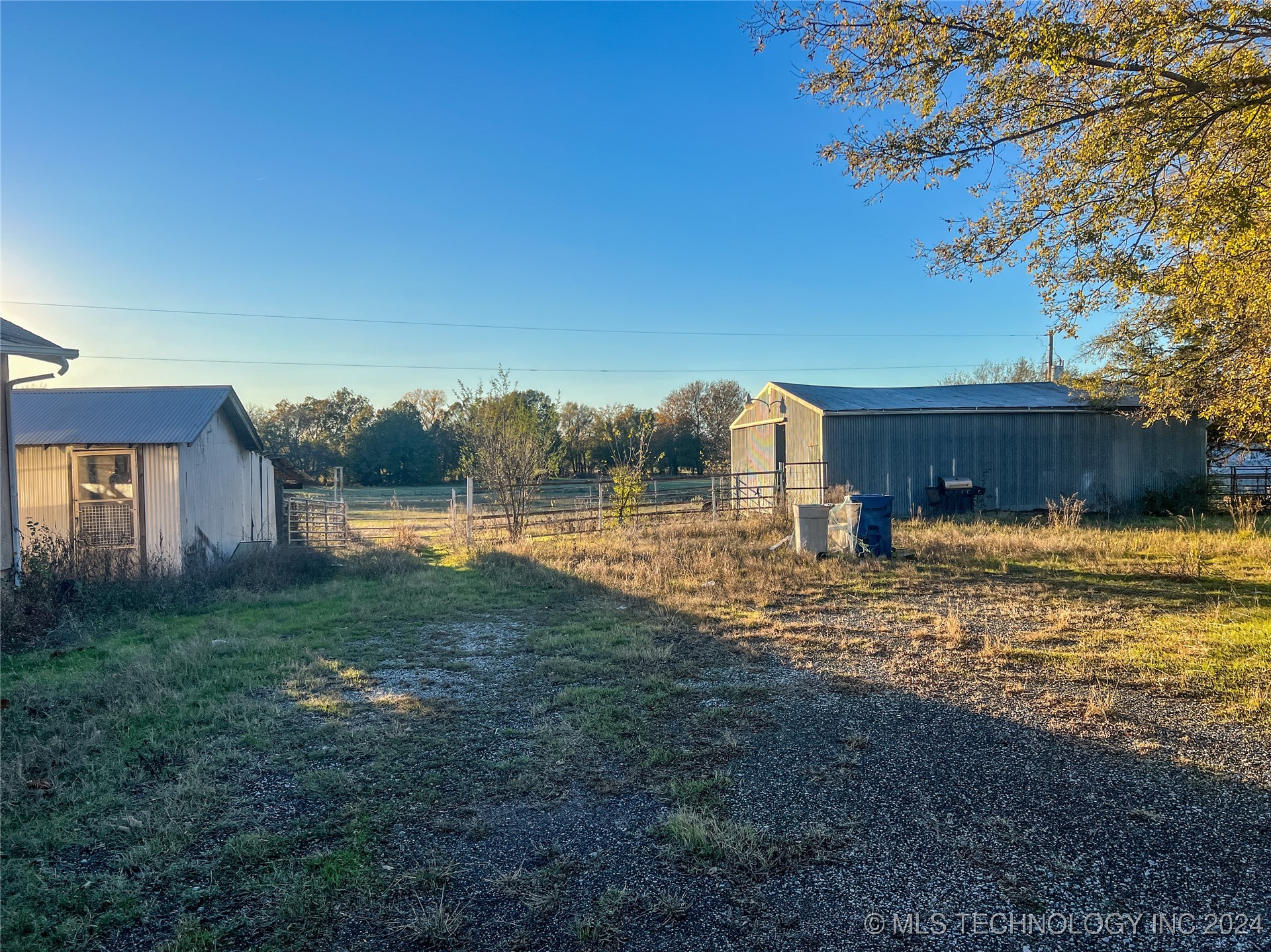 15132 N 137th Avenue Property Photo 6