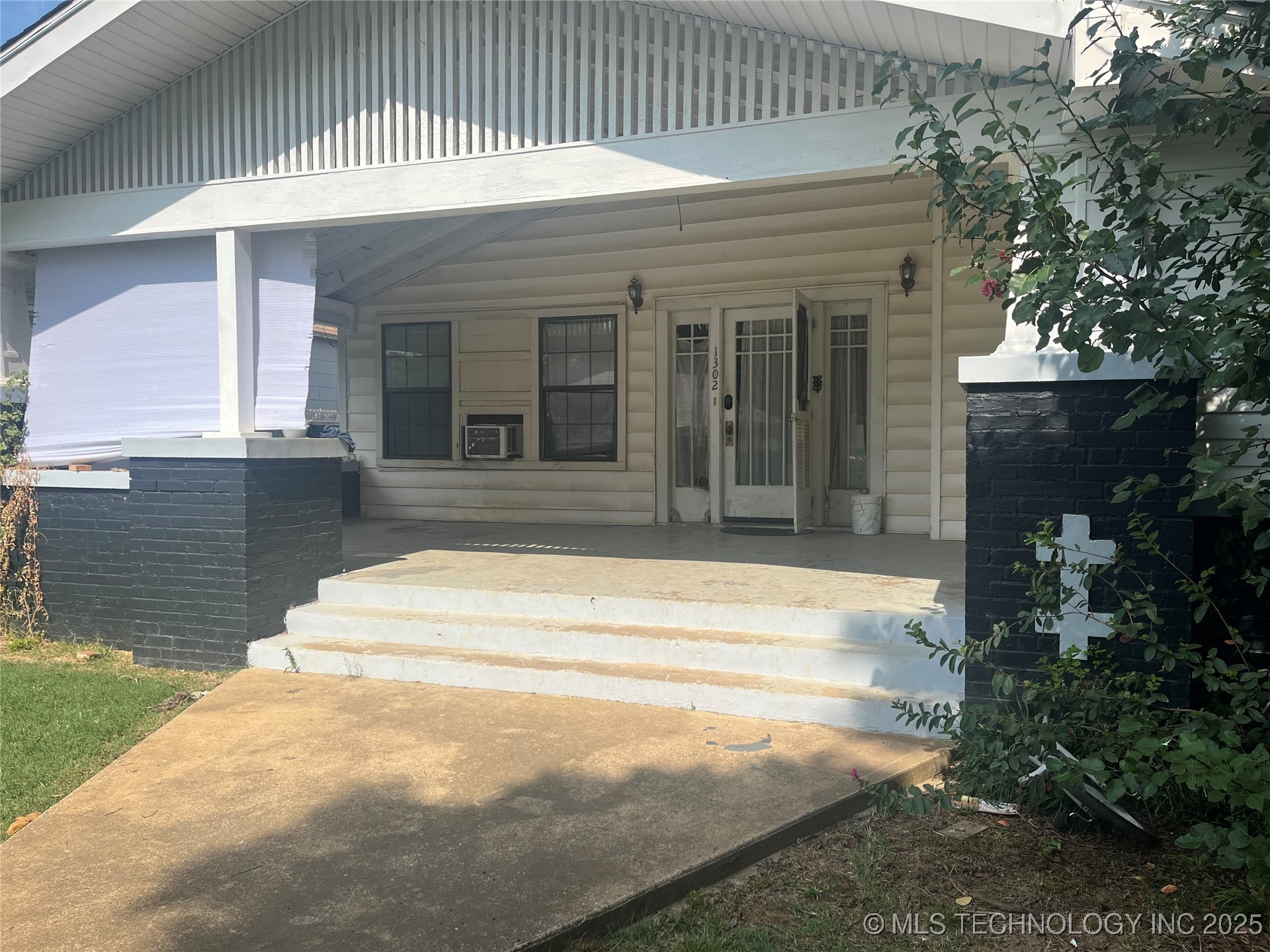1302 N 7th Avenue Property Image