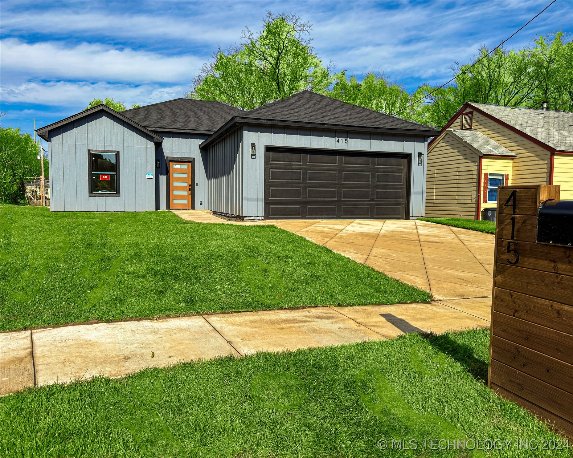 415 E Ute Street N Property Photo 2