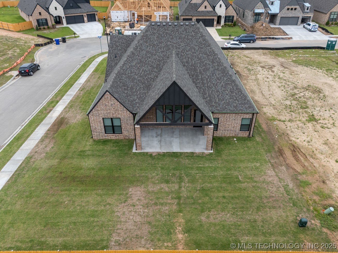 3925 S Elder Boulevard Property Photo 2