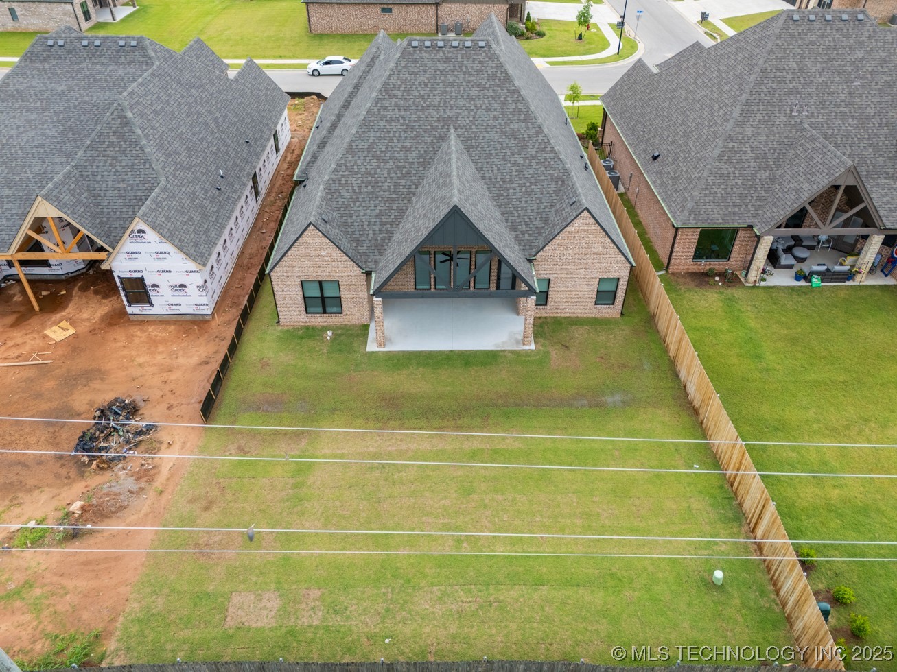 6617 S Fir Avenue Property Photo 3