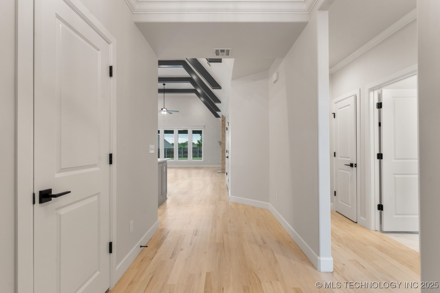 6617 S Fir Avenue Property Photo 7