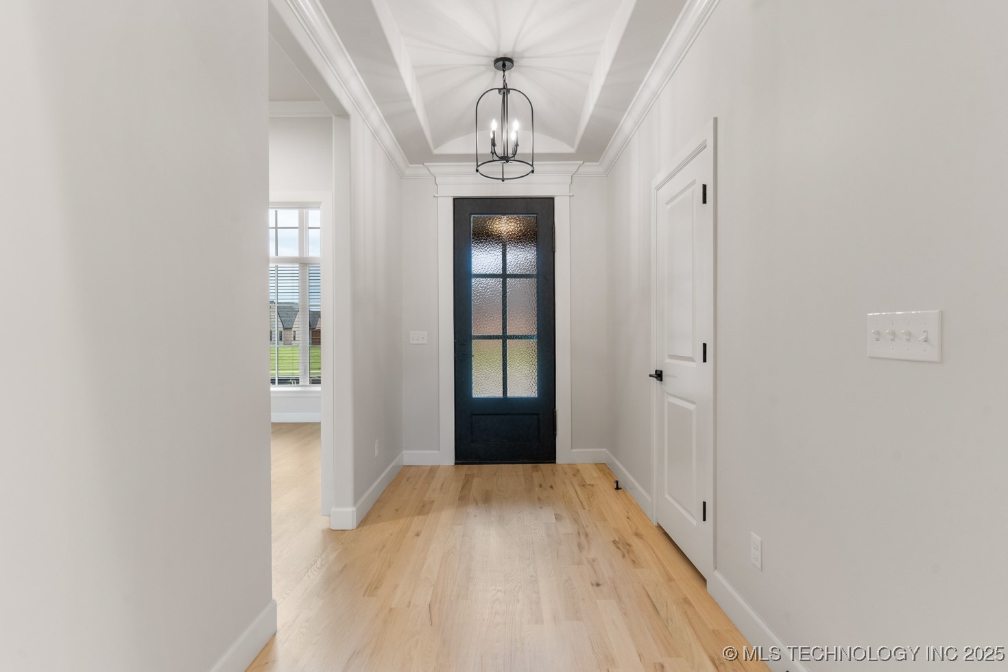 6617 S Fir Avenue Property Photo 8