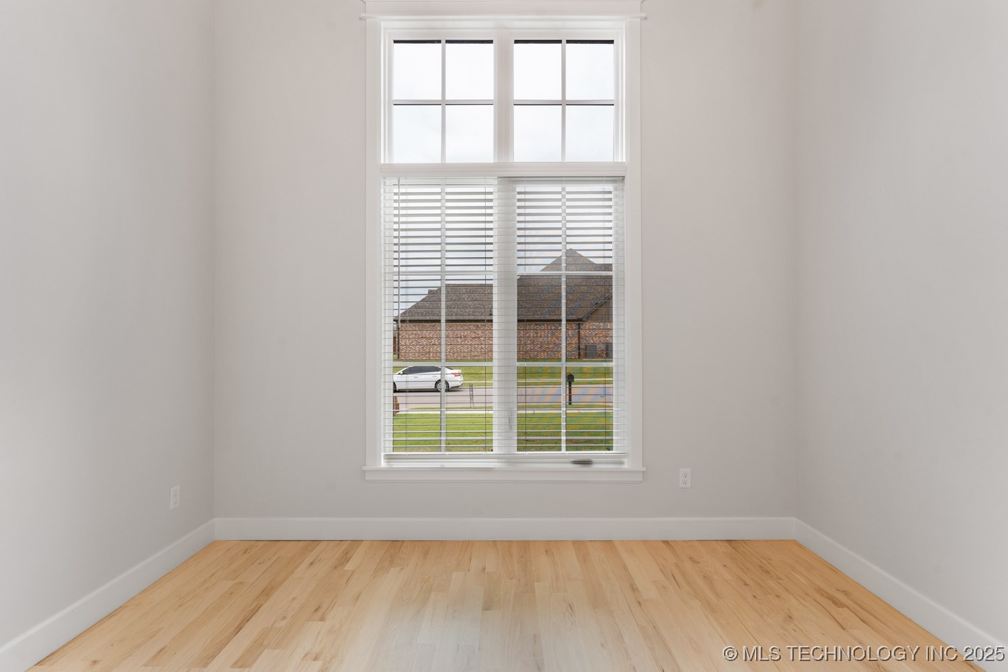 6617 S Fir Avenue Property Photo 9