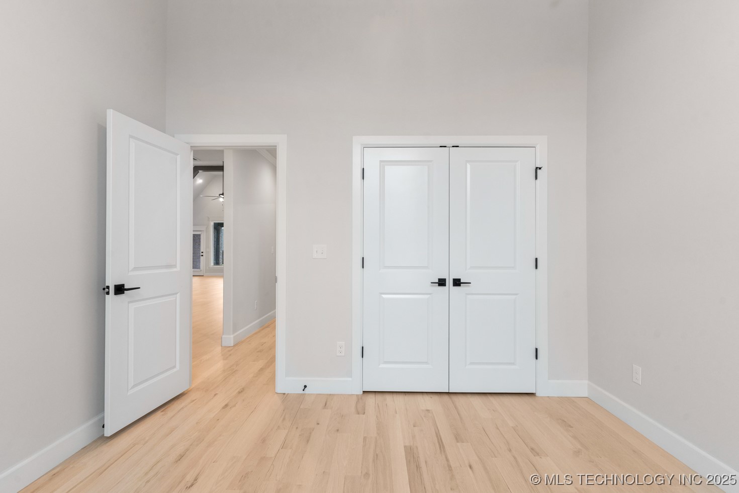 6617 S Fir Avenue Property Photo 10
