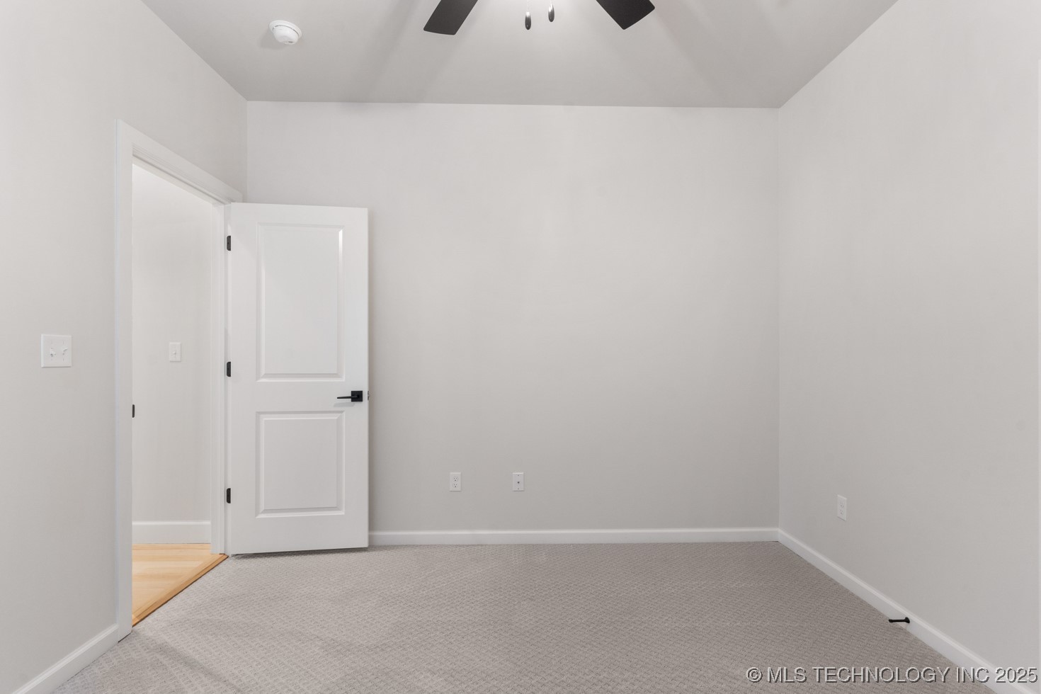 6617 S Fir Avenue Property Photo 14