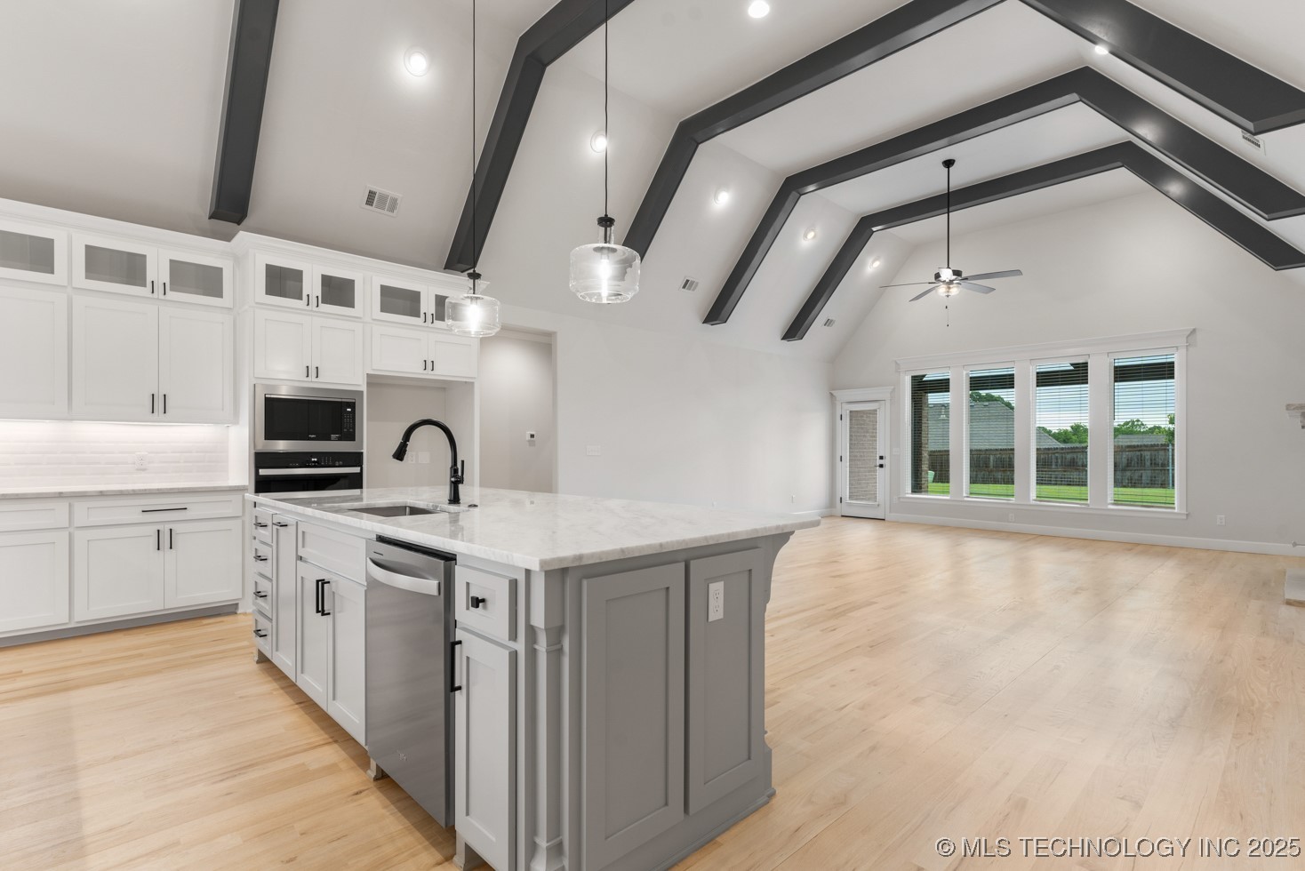 6617 S Fir Avenue Property Photo 15