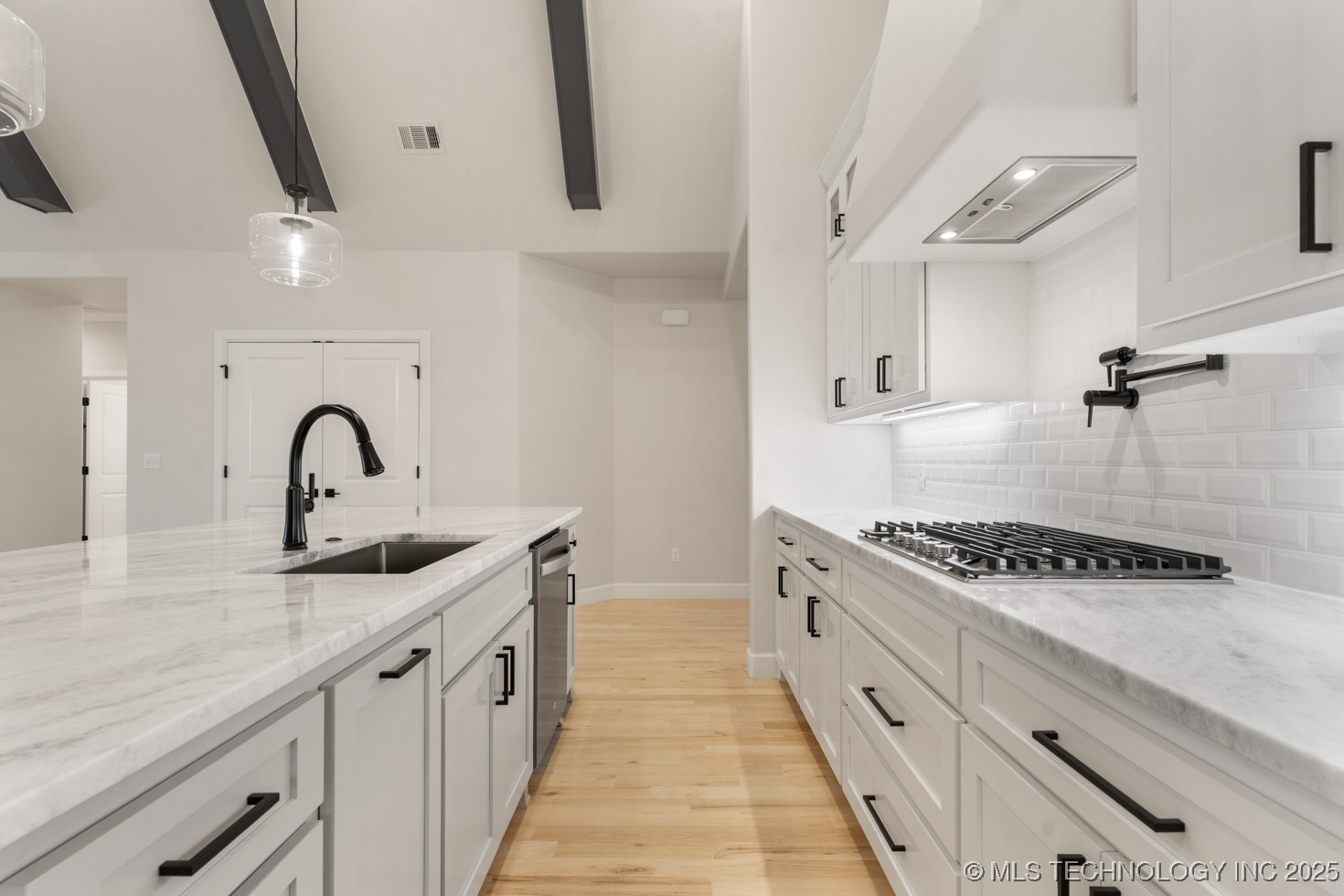 6617 S Fir Avenue Property Photo 17