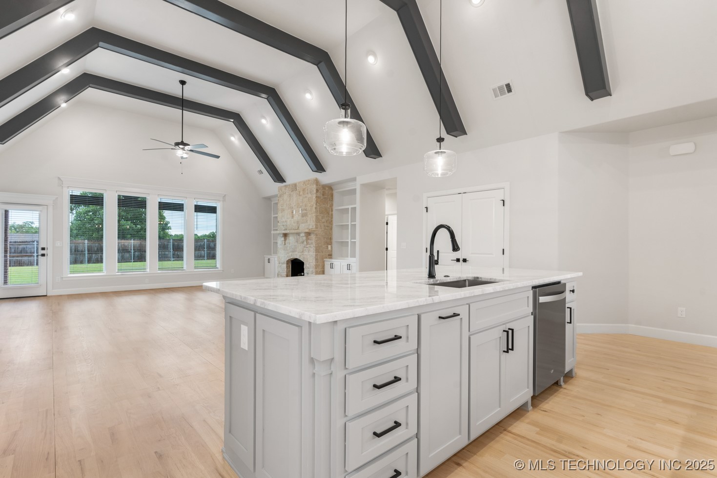 6617 S Fir Avenue Property Photo 18