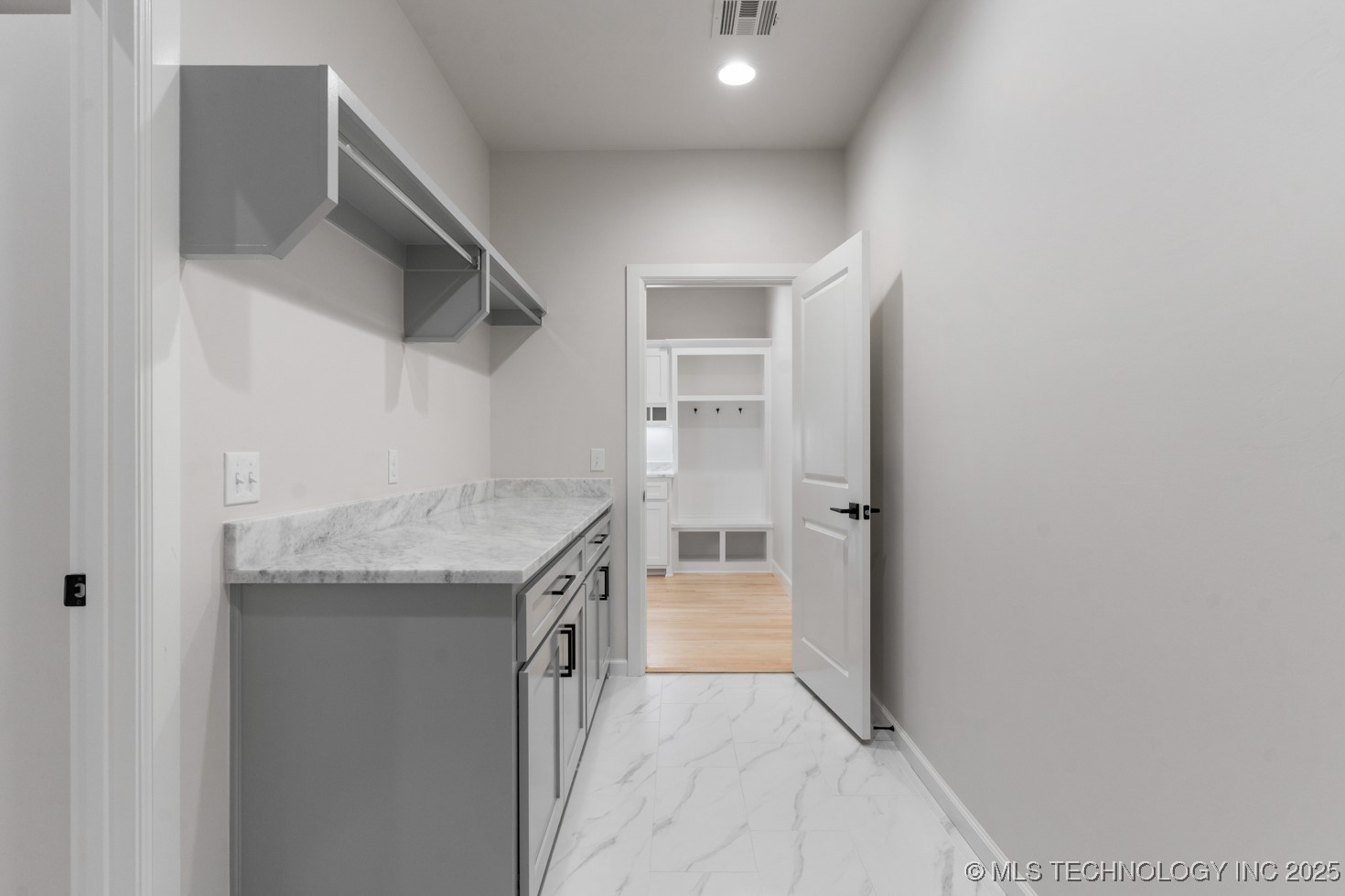 6617 S Fir Avenue Property Photo 45