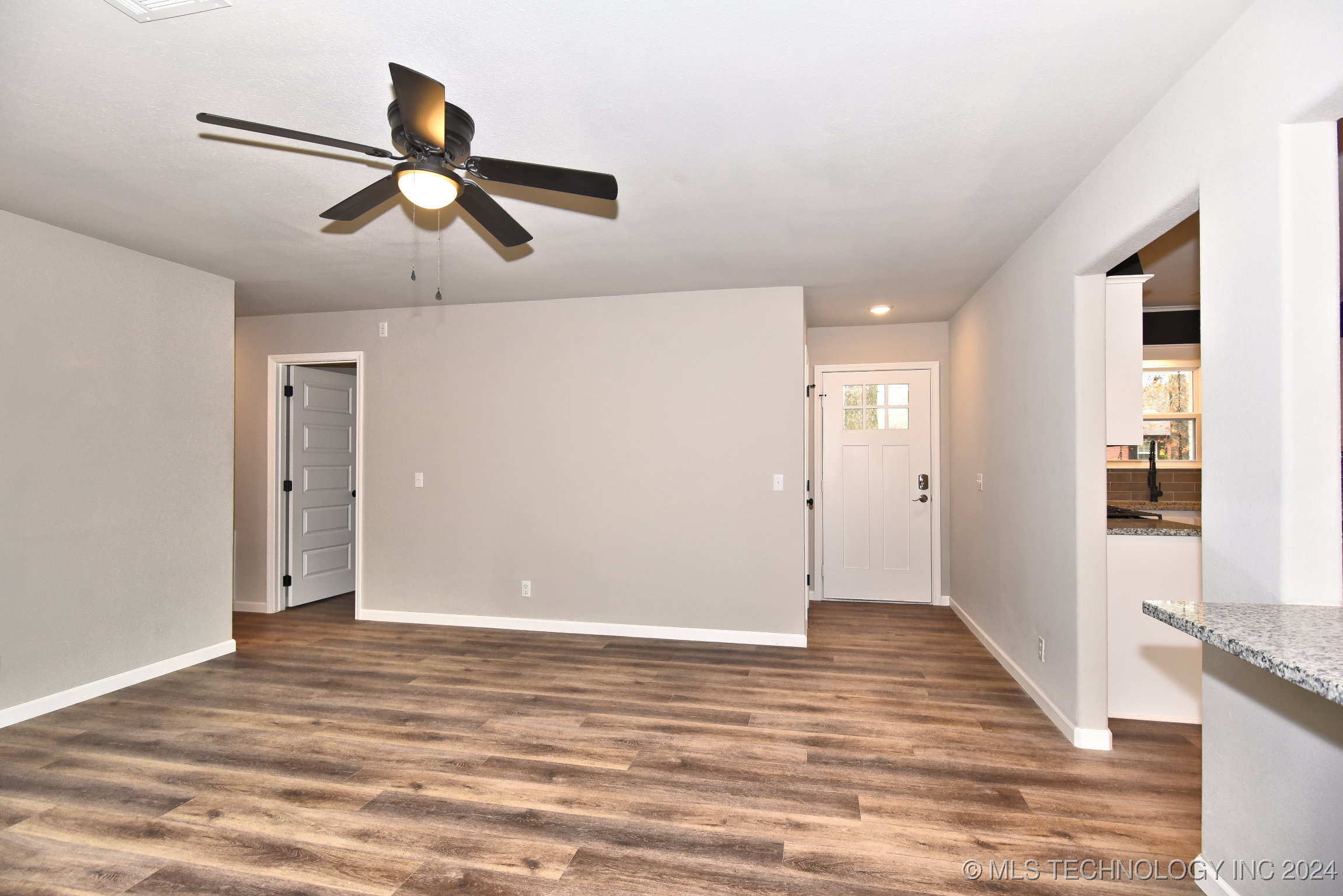 13672 S 286th Street Property Photo 4