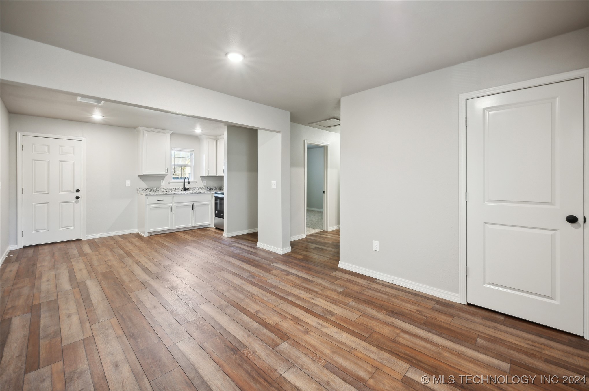 803 S Mission Street 1/2 Property Photo 6