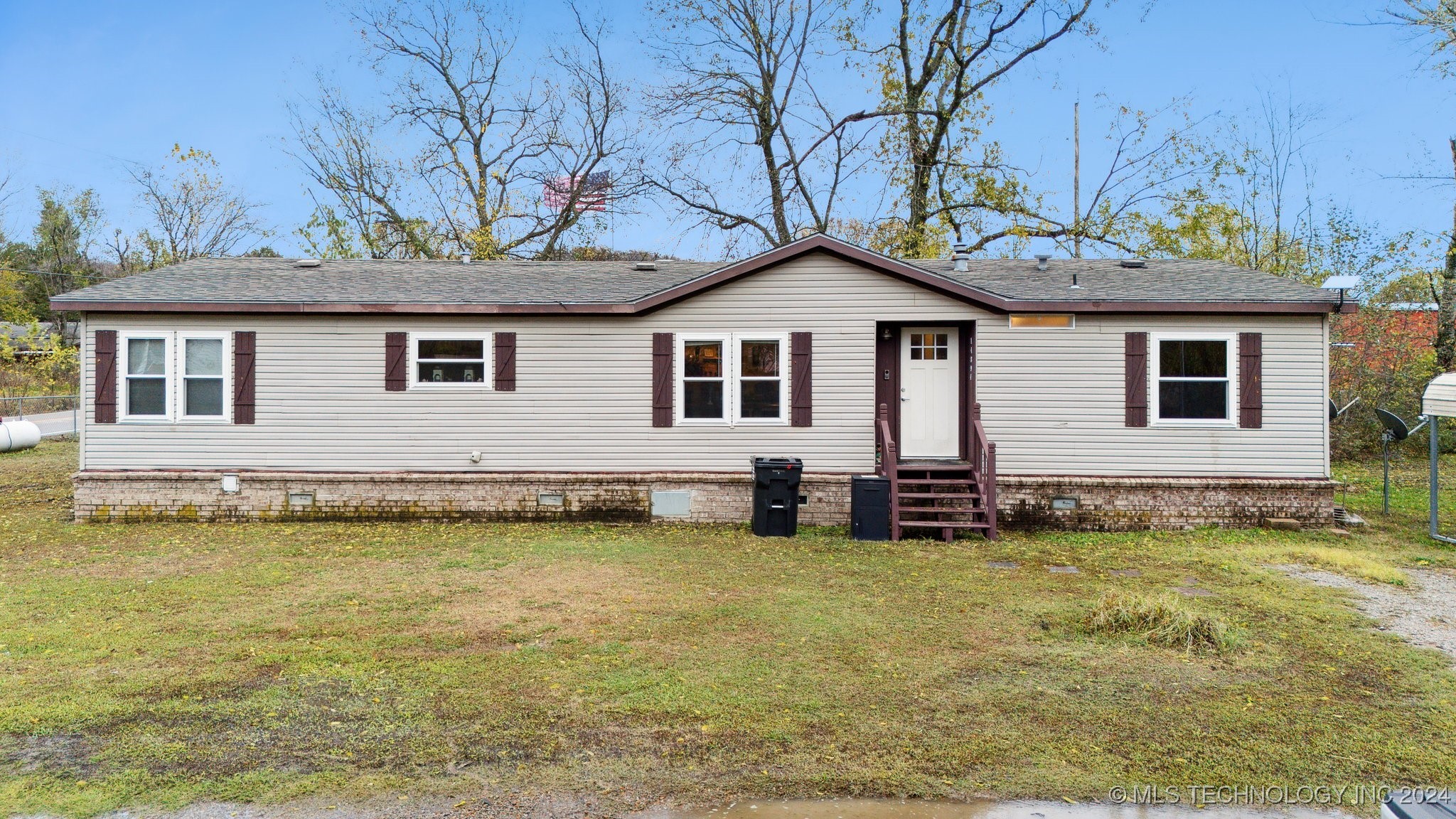 14894 E Main Street Property Photo 1