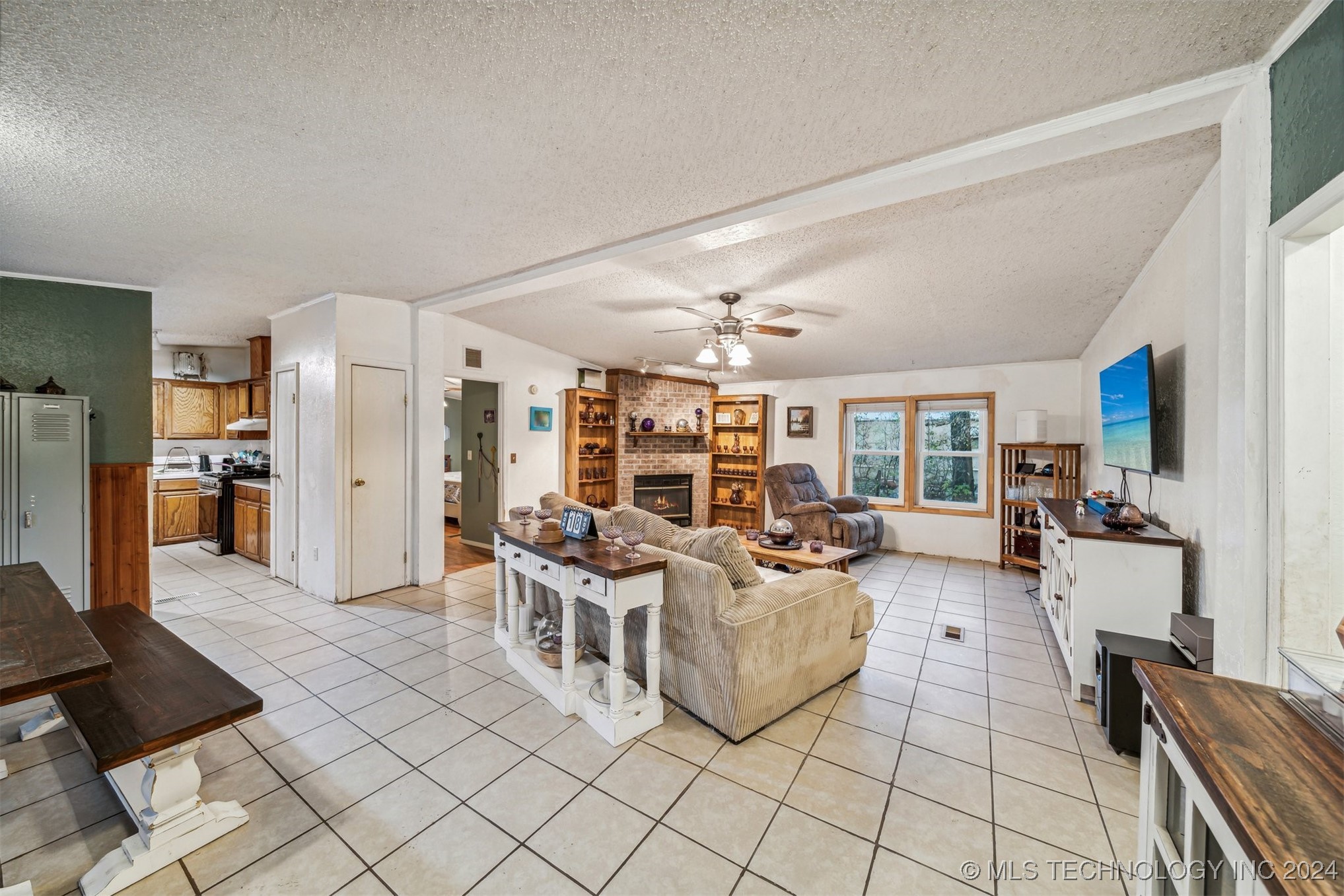 14894 E Main Street Property Photo 6