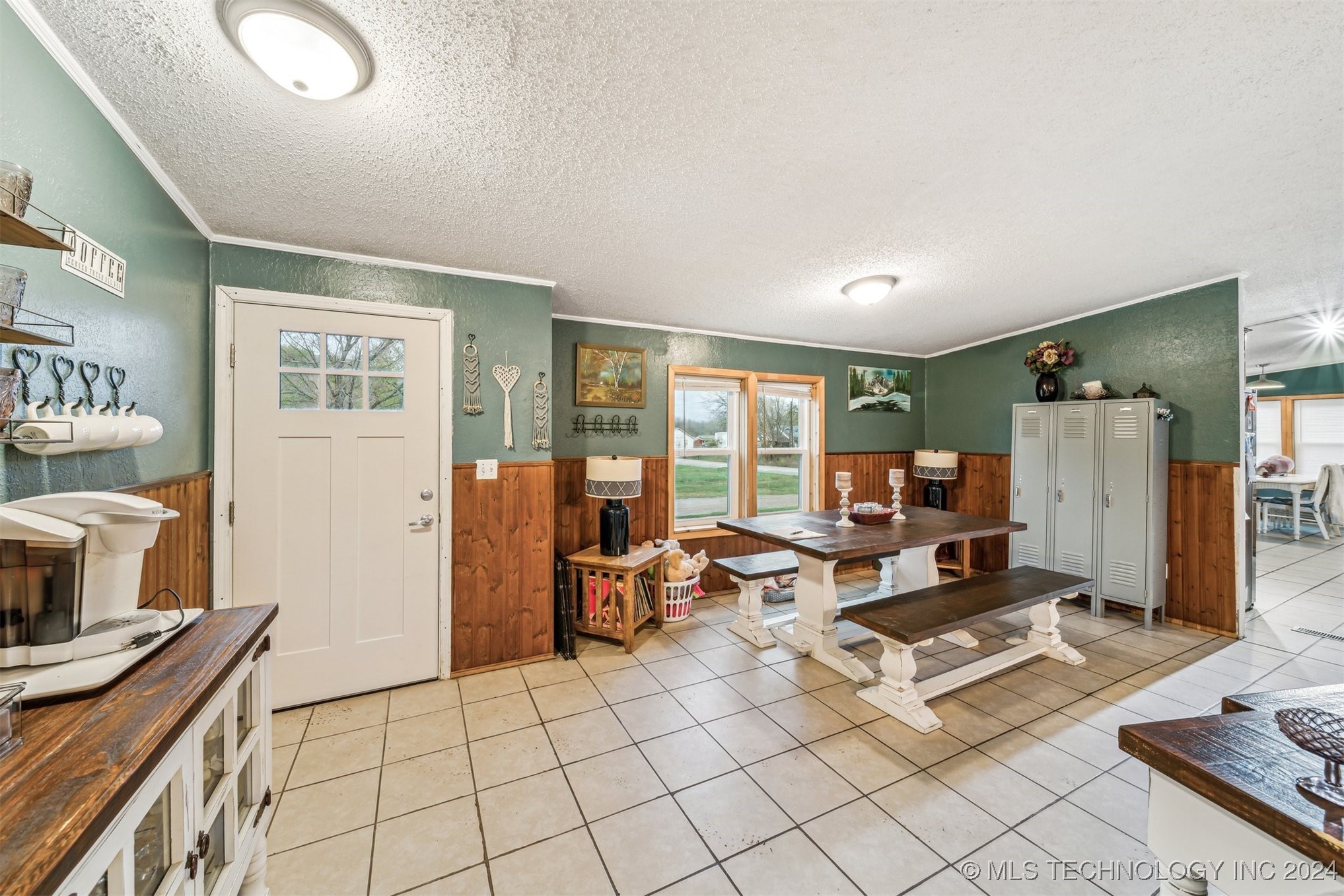 14894 E Main Street Property Photo 9