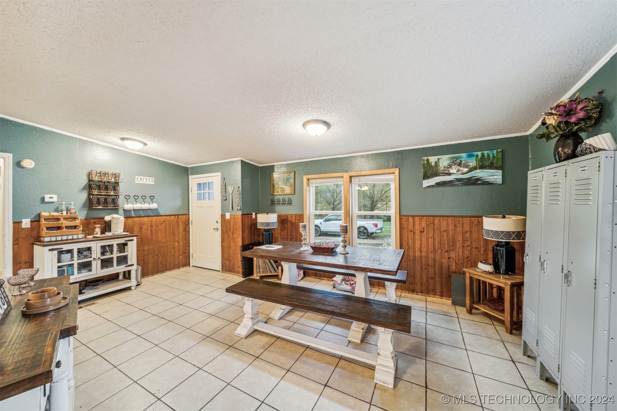 14894 E Main Street Property Photo 10