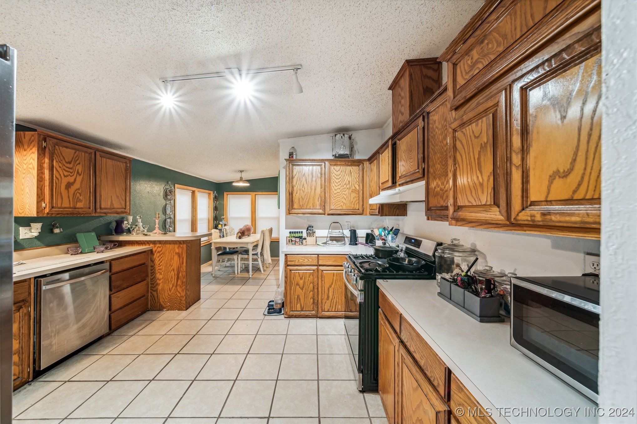 14894 E Main Street Property Photo 11