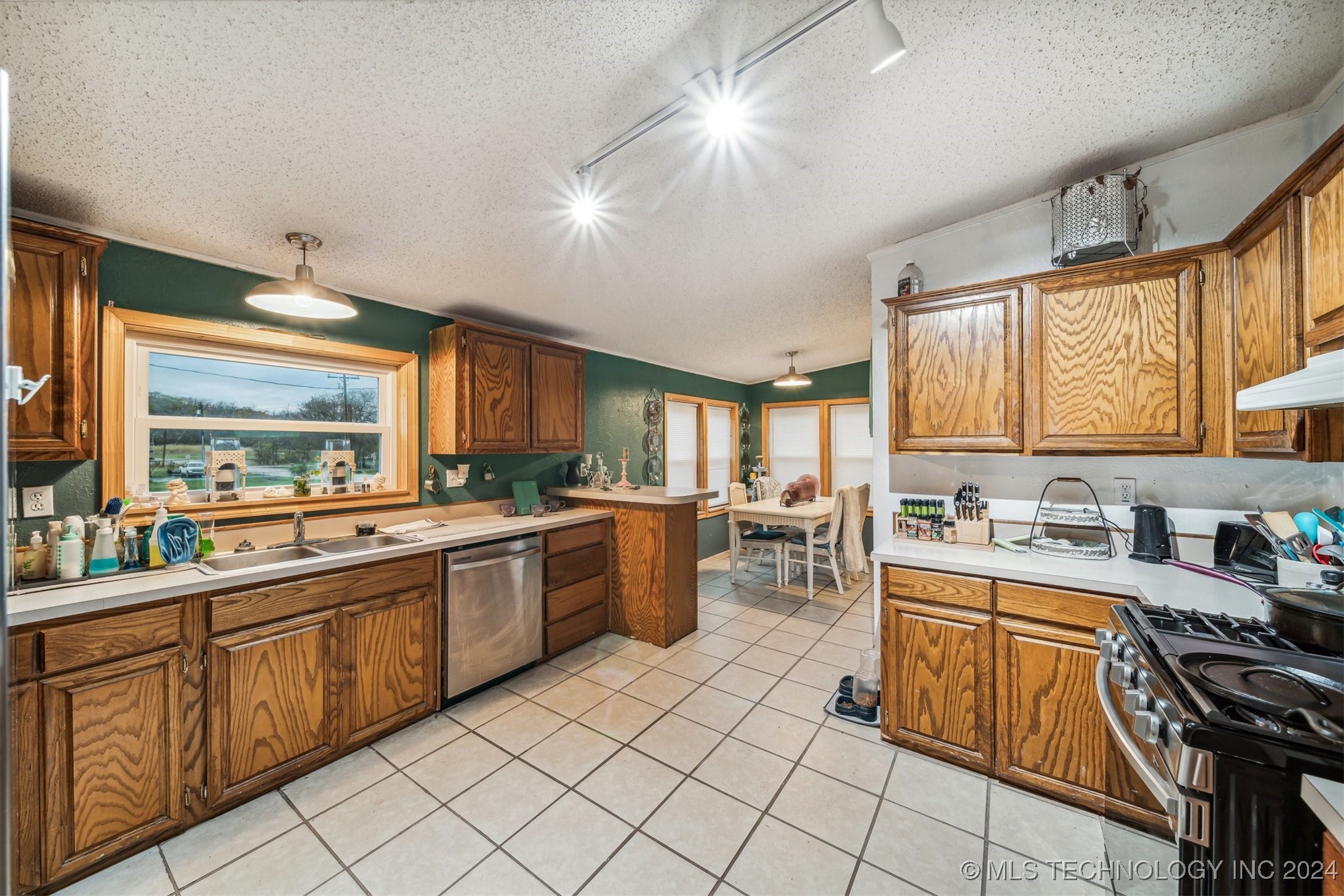 14894 E Main Street Property Photo 13