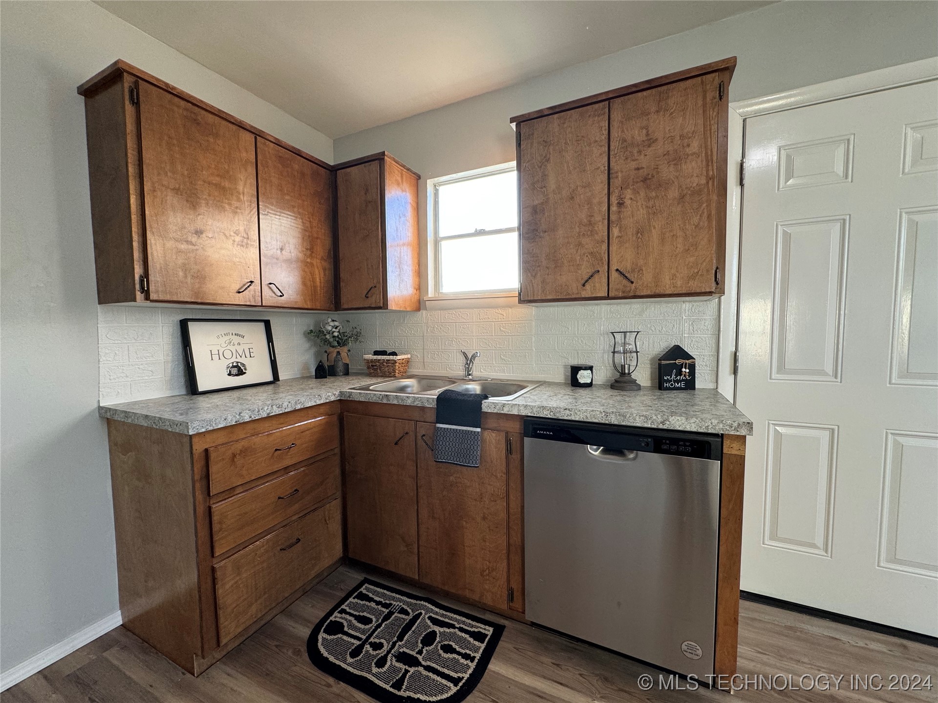 1708 N Linwood Avenue Property Photo 8