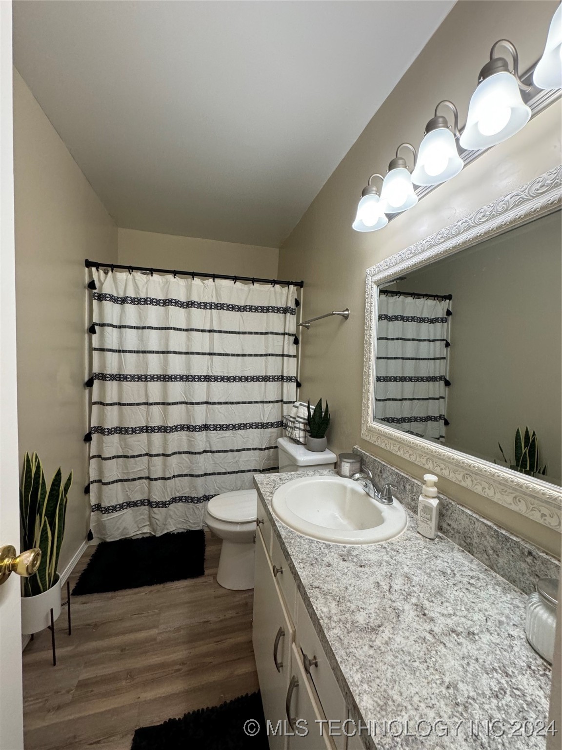 1708 N Linwood Avenue Property Photo 20