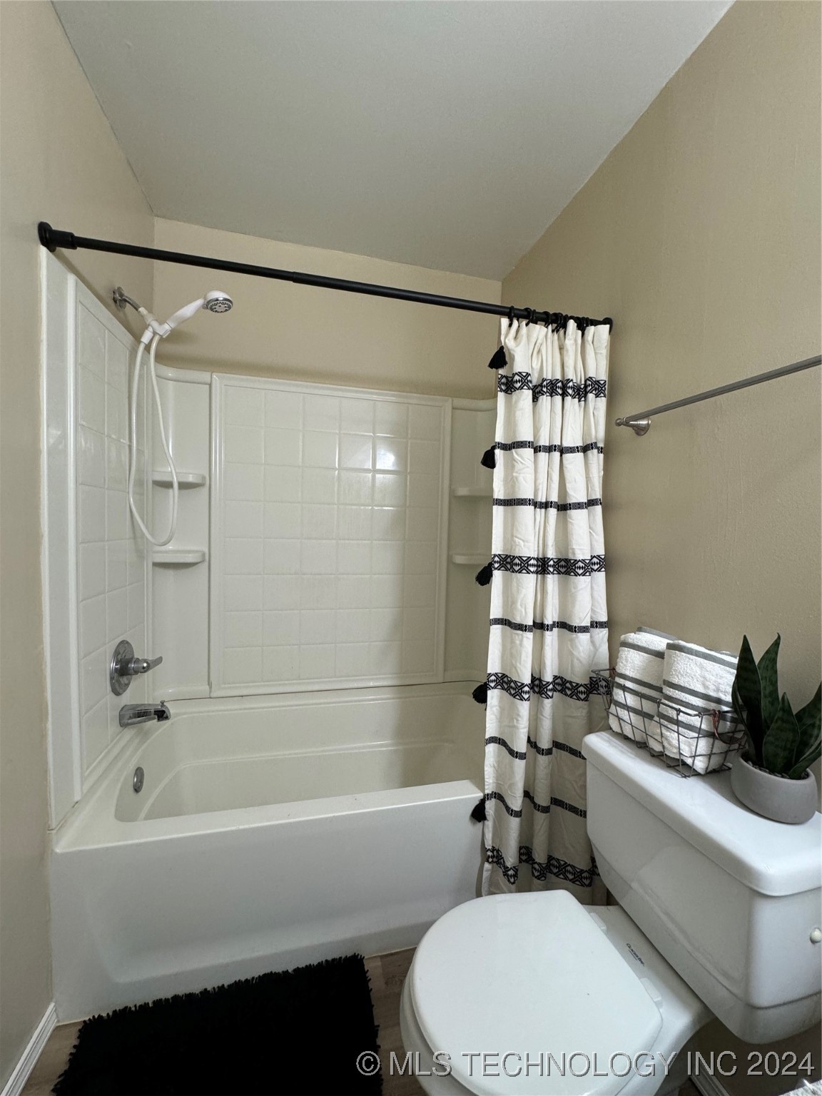1708 N Linwood Avenue Property Photo 23
