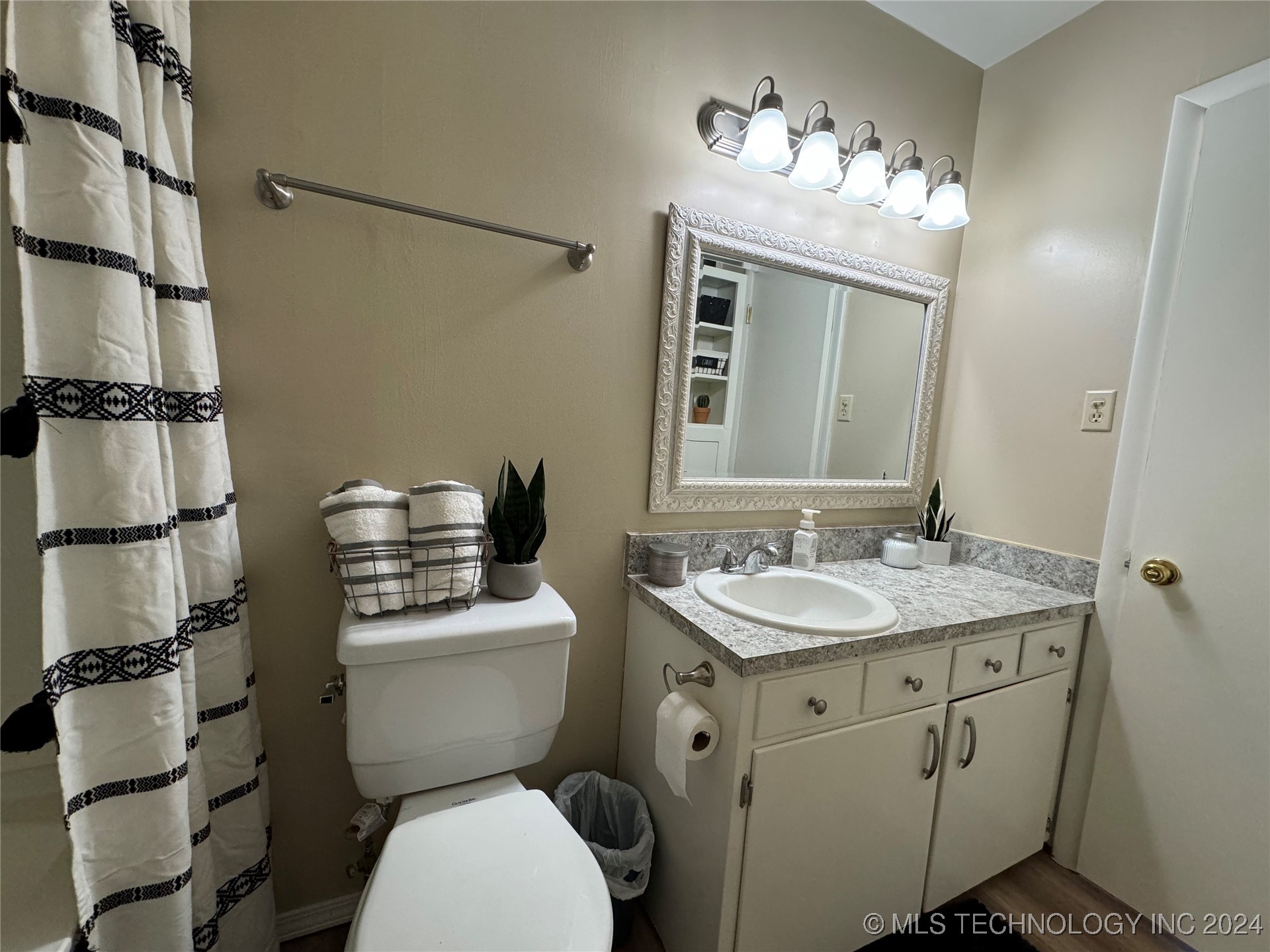 1708 N Linwood Avenue Property Photo 25