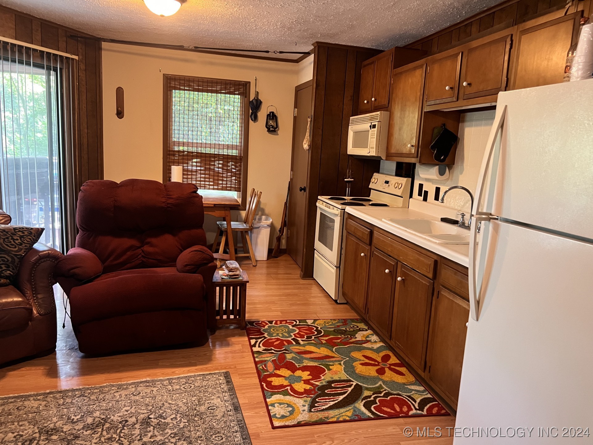 147 Oaks Road Property Photo 12