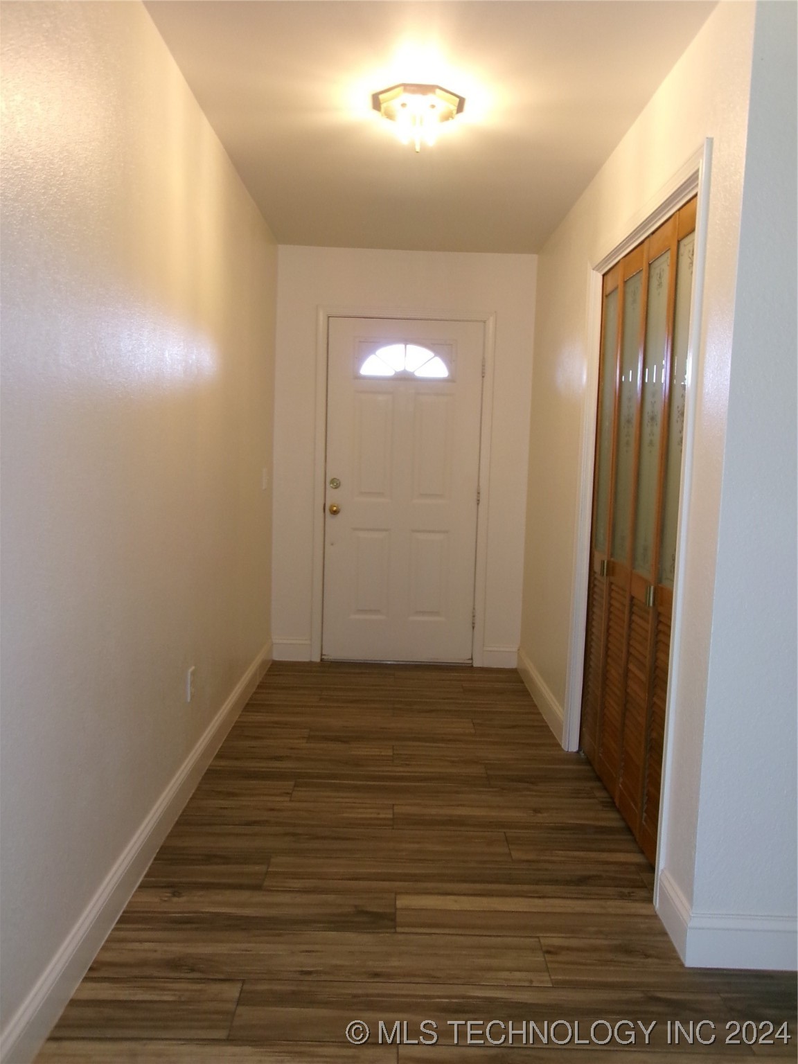 31040 S Lona Valley Road Property Photo 2