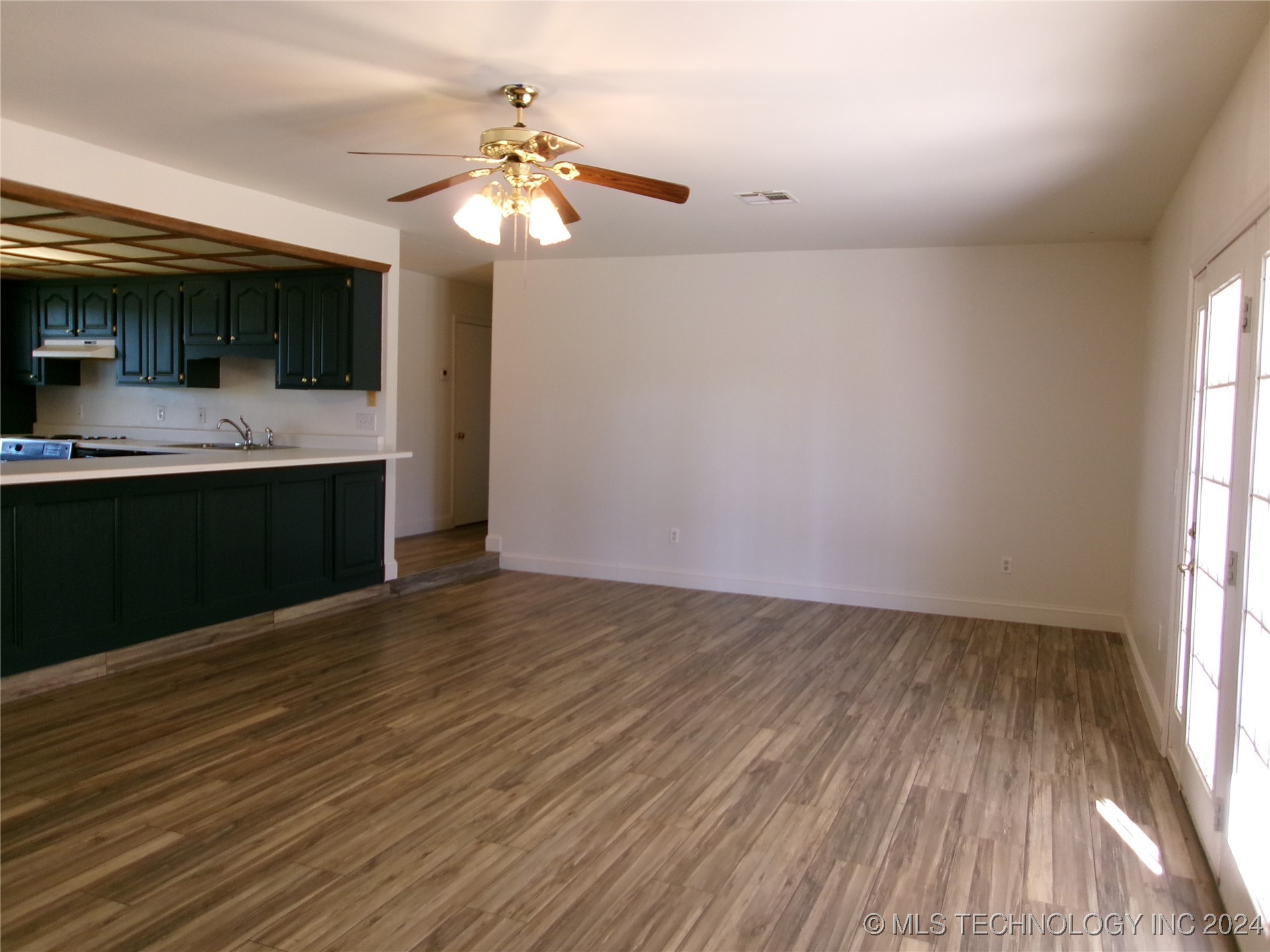 31040 S Lona Valley Road Property Photo 4