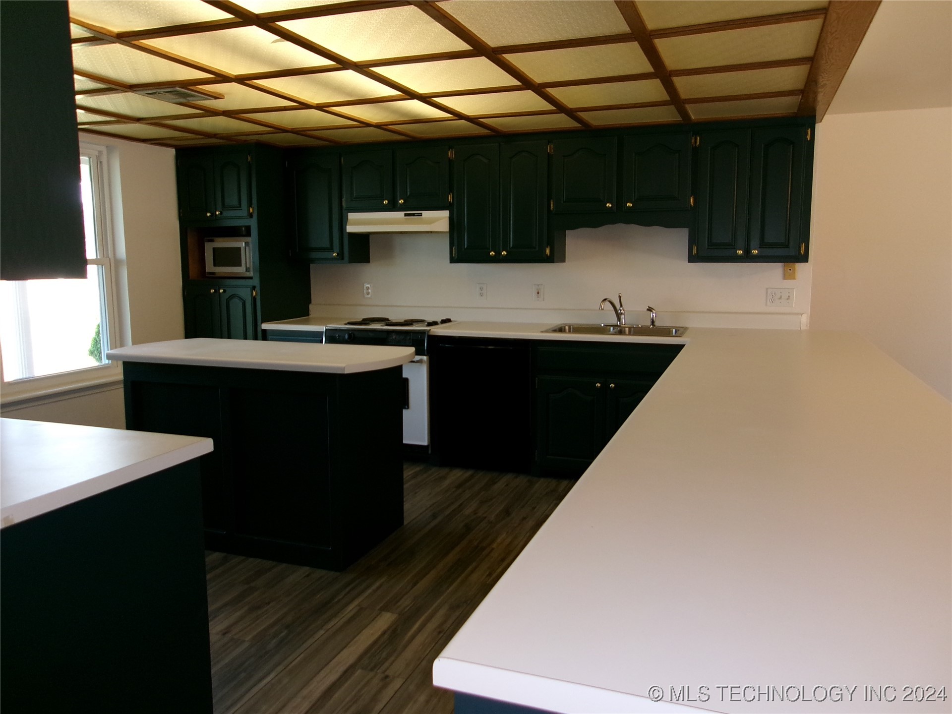 31040 S Lona Valley Road Property Photo 6