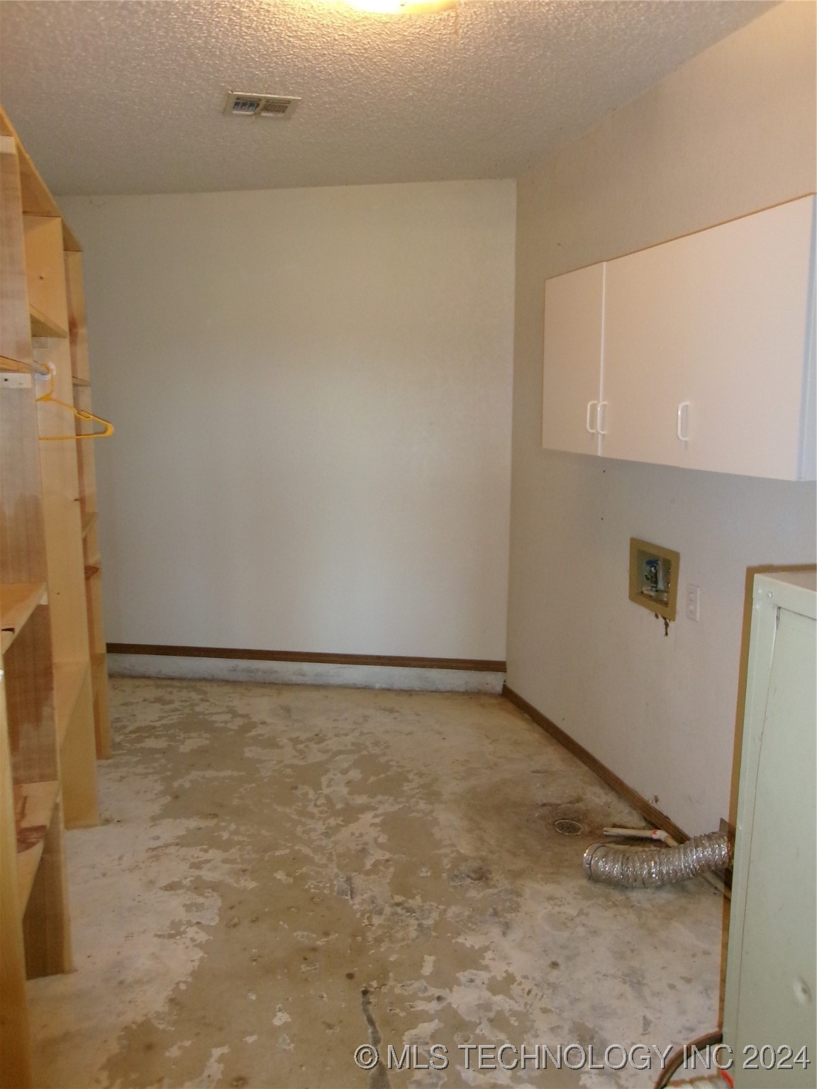 31040 S Lona Valley Road Property Photo 10