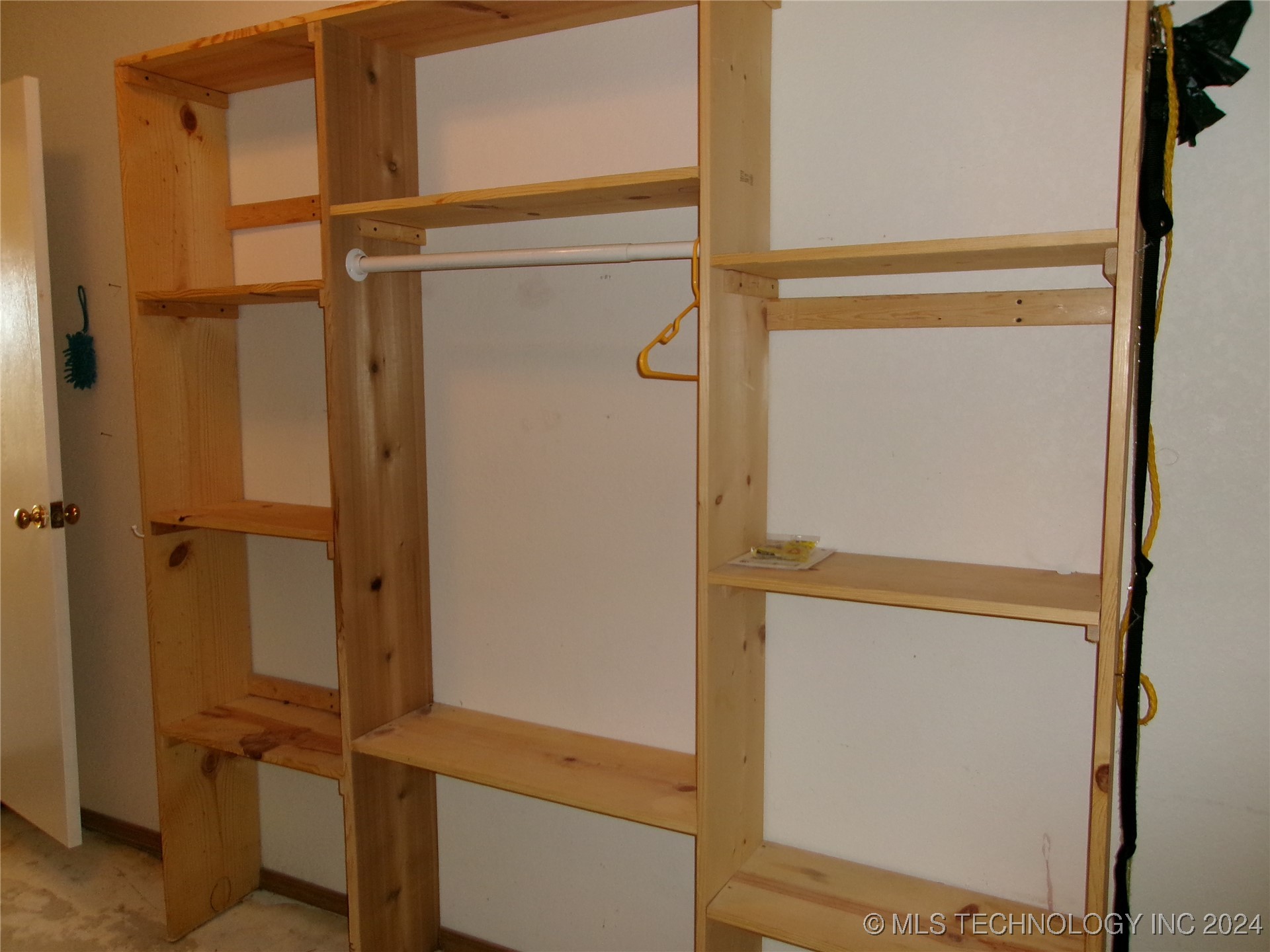 31040 S Lona Valley Road Property Photo 11