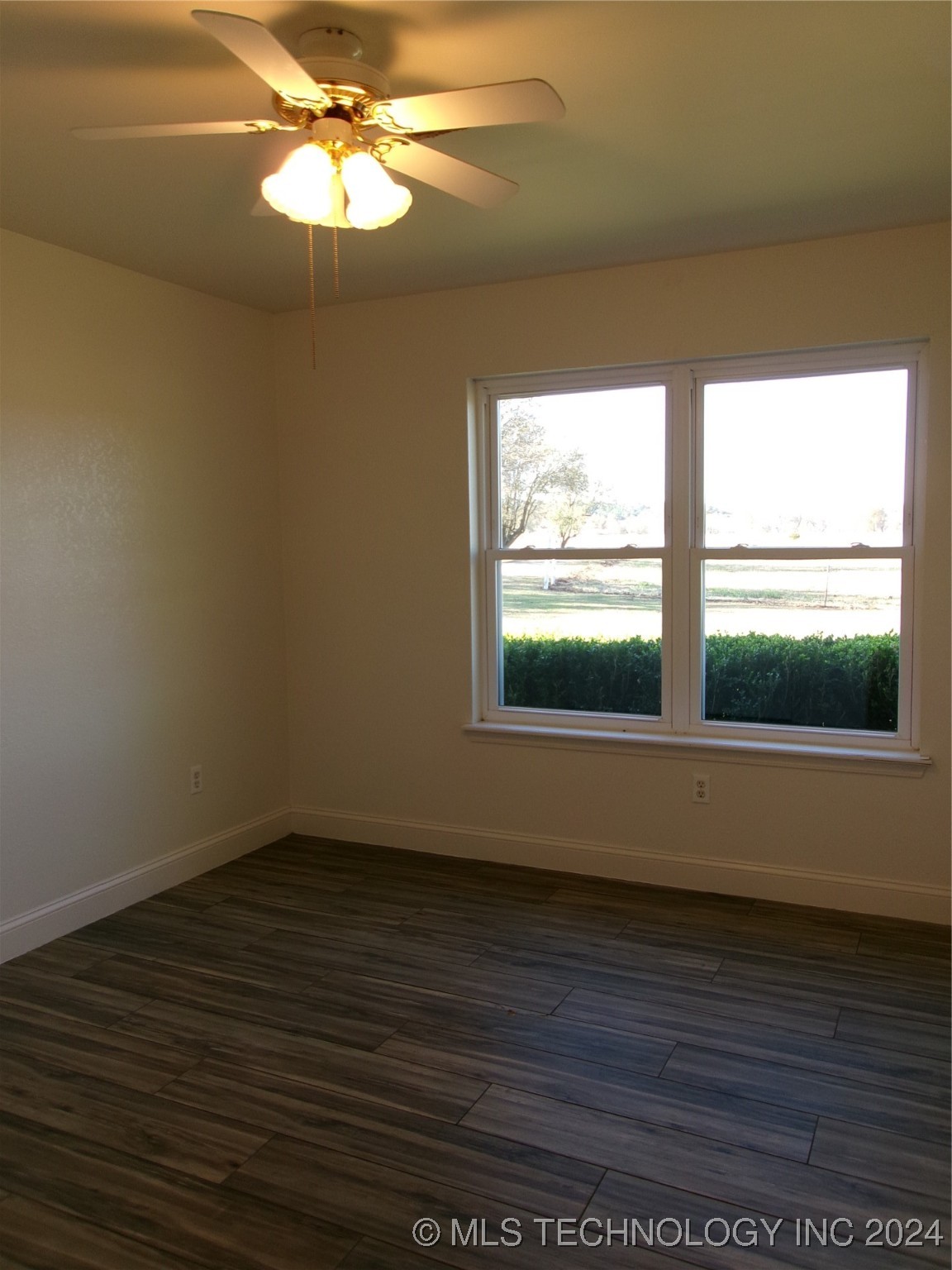 31040 S Lona Valley Road Property Photo 13