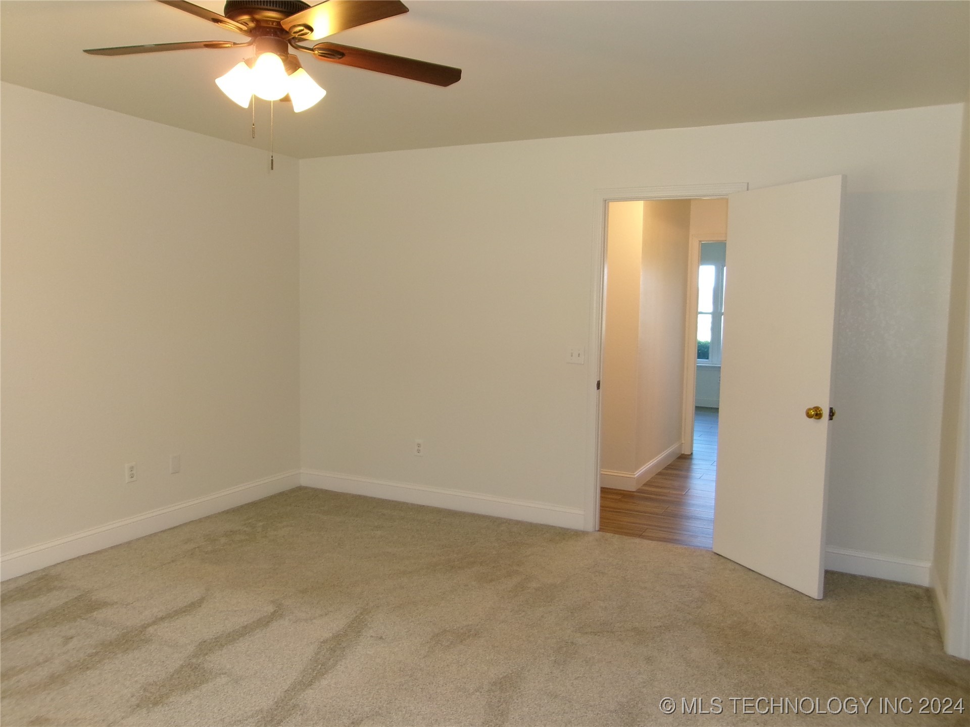 31040 S Lona Valley Road Property Photo 21