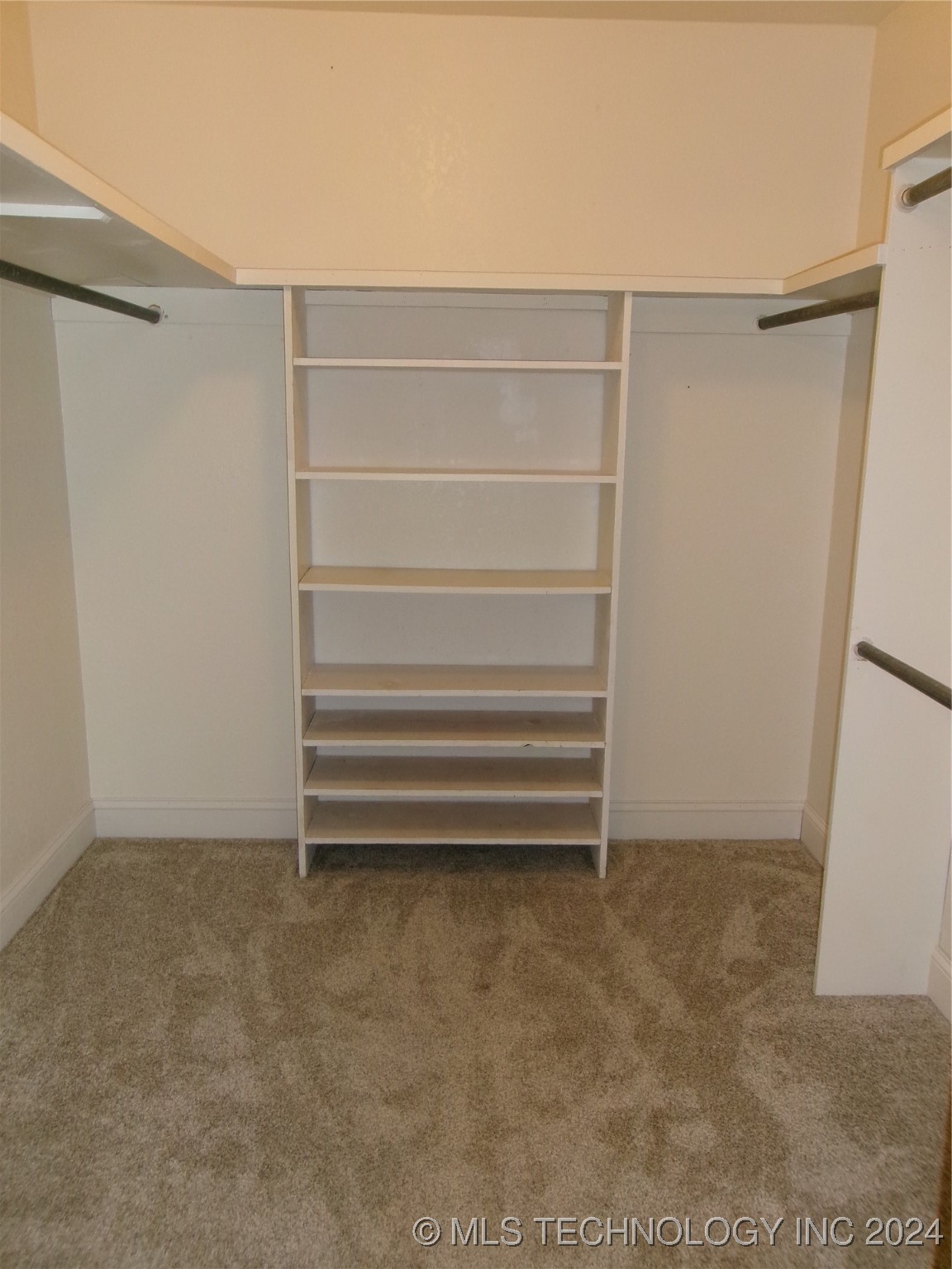 31040 S Lona Valley Road Property Photo 22