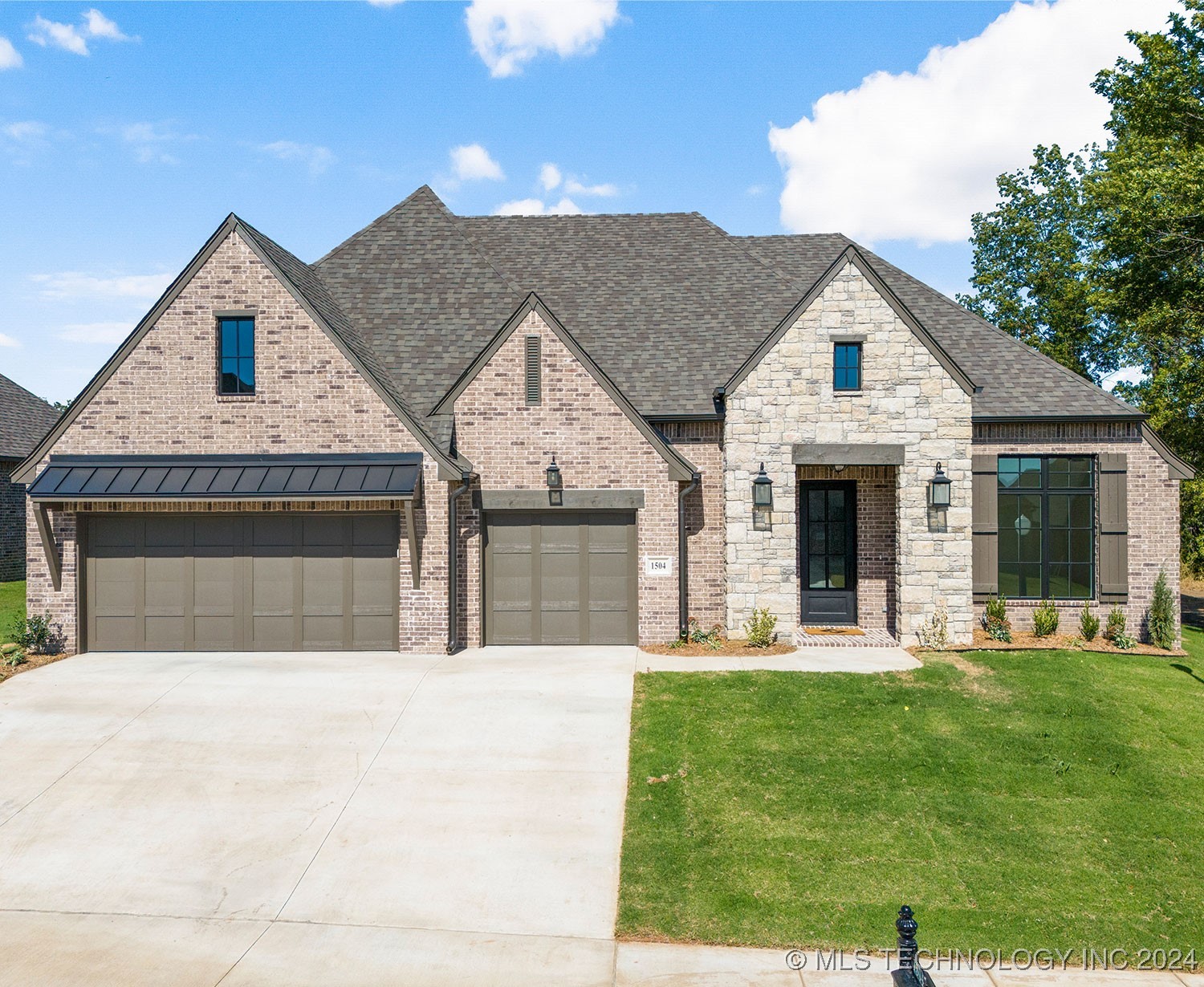 1504 Pinecrest Drive Property Photo 1