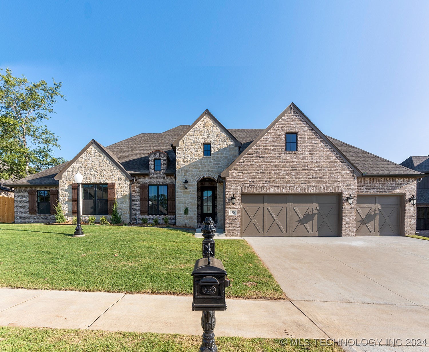 1506 Pinecrest Drive Property Photo
